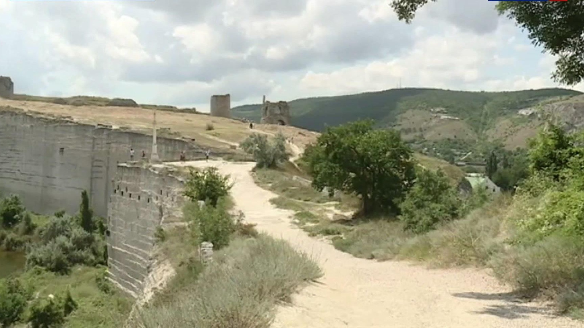 Археологи музея-заповедника "Херсонес Таврический" изучают крепость Каламита