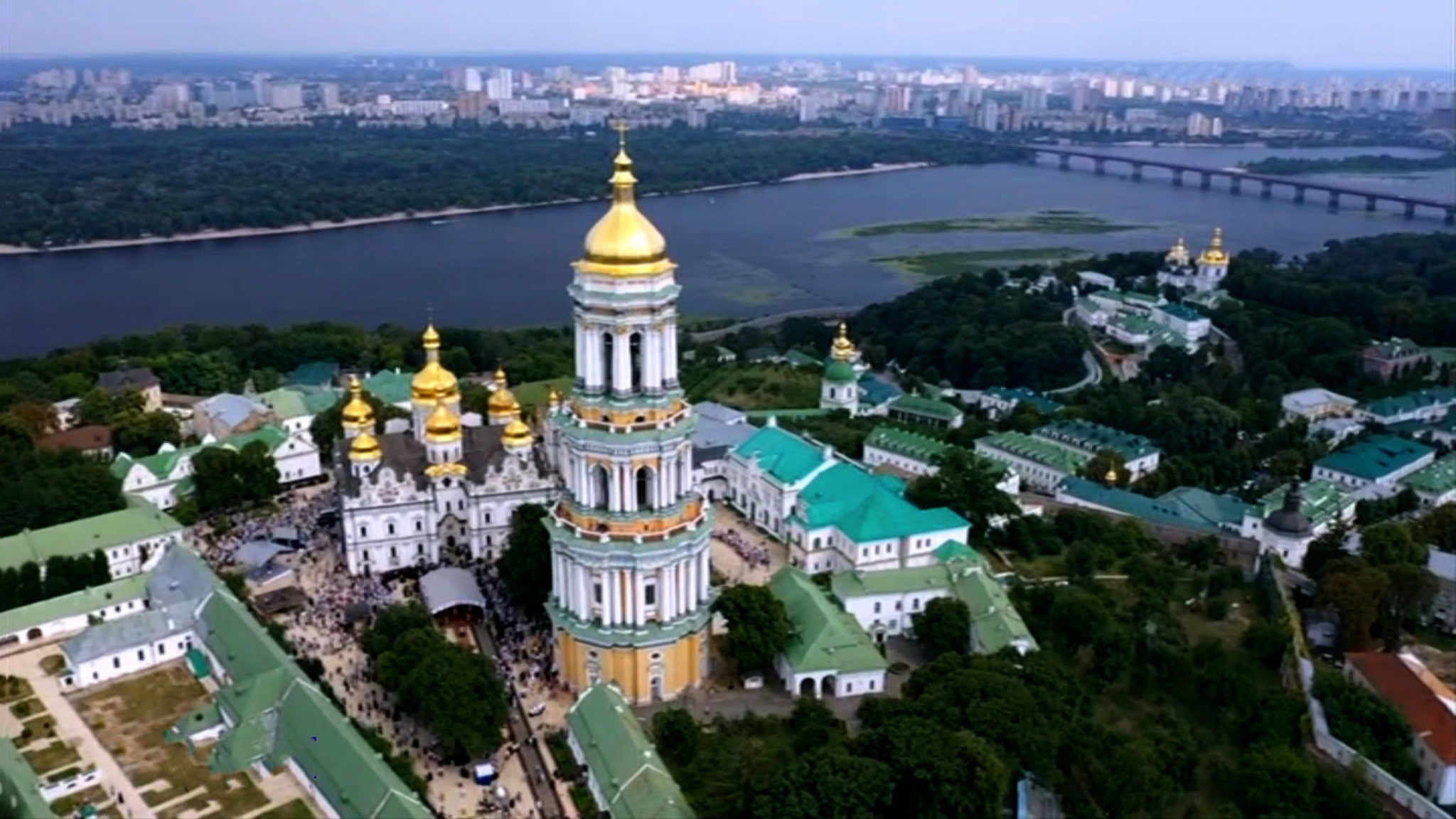 Более 300 тысяч верующих вышли на улицы Киева