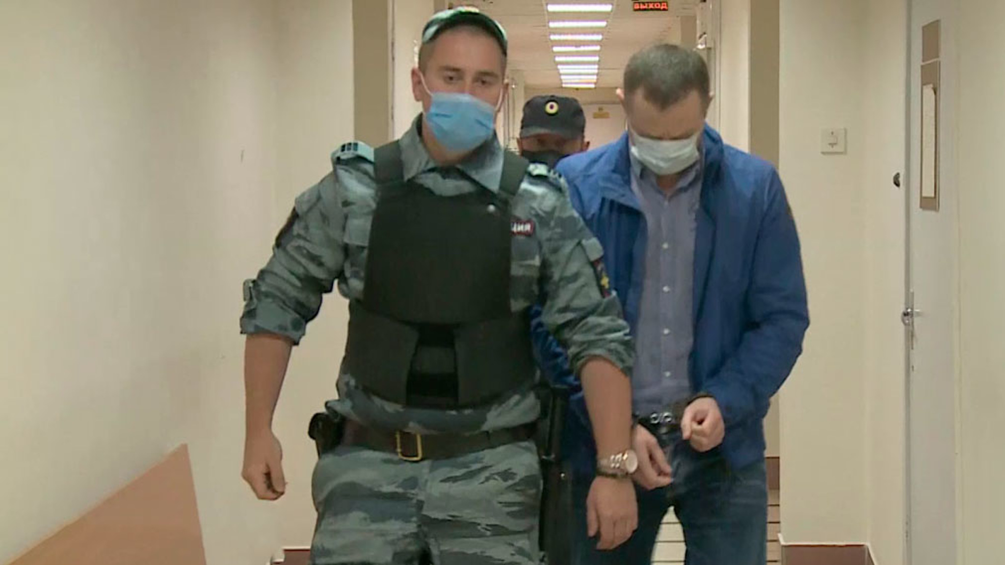 Суд продлил срок содержания под стражей экс-председателю Петросовета