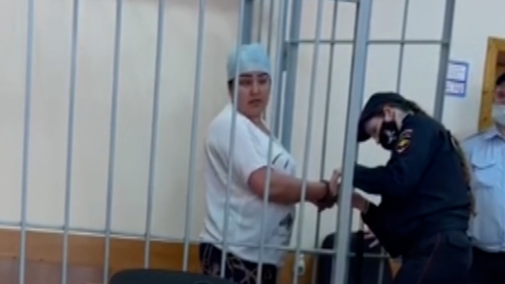 Сиделка украла у столичных пенсионеров миллион рублей и устроила вояж по ресторанам