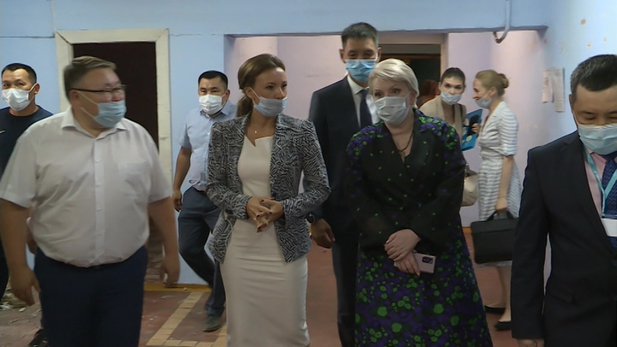 Анна Кузнецова: предприняты шаги, чтобы отремонтировать как можно больше школ Якутии