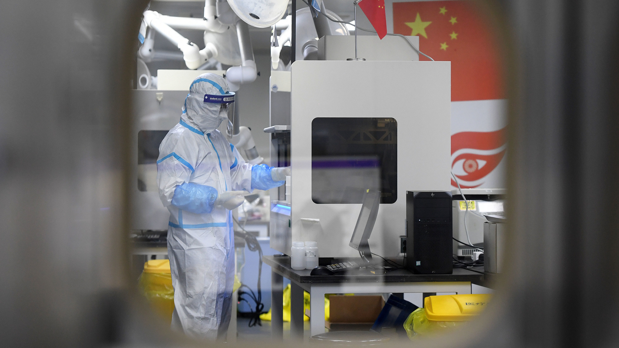 Кровь жителей Ухани изучат для поиска источника происхождения COVID-19