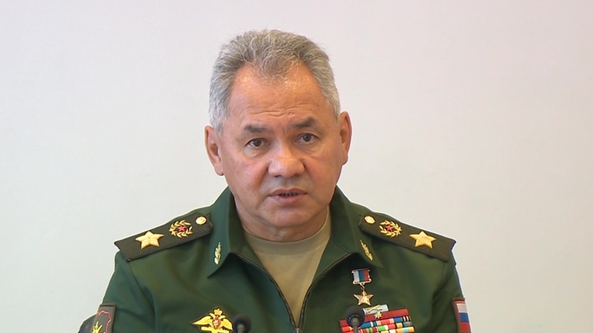 Шойгу осмотрел производство новейшего вооружения для армии России
