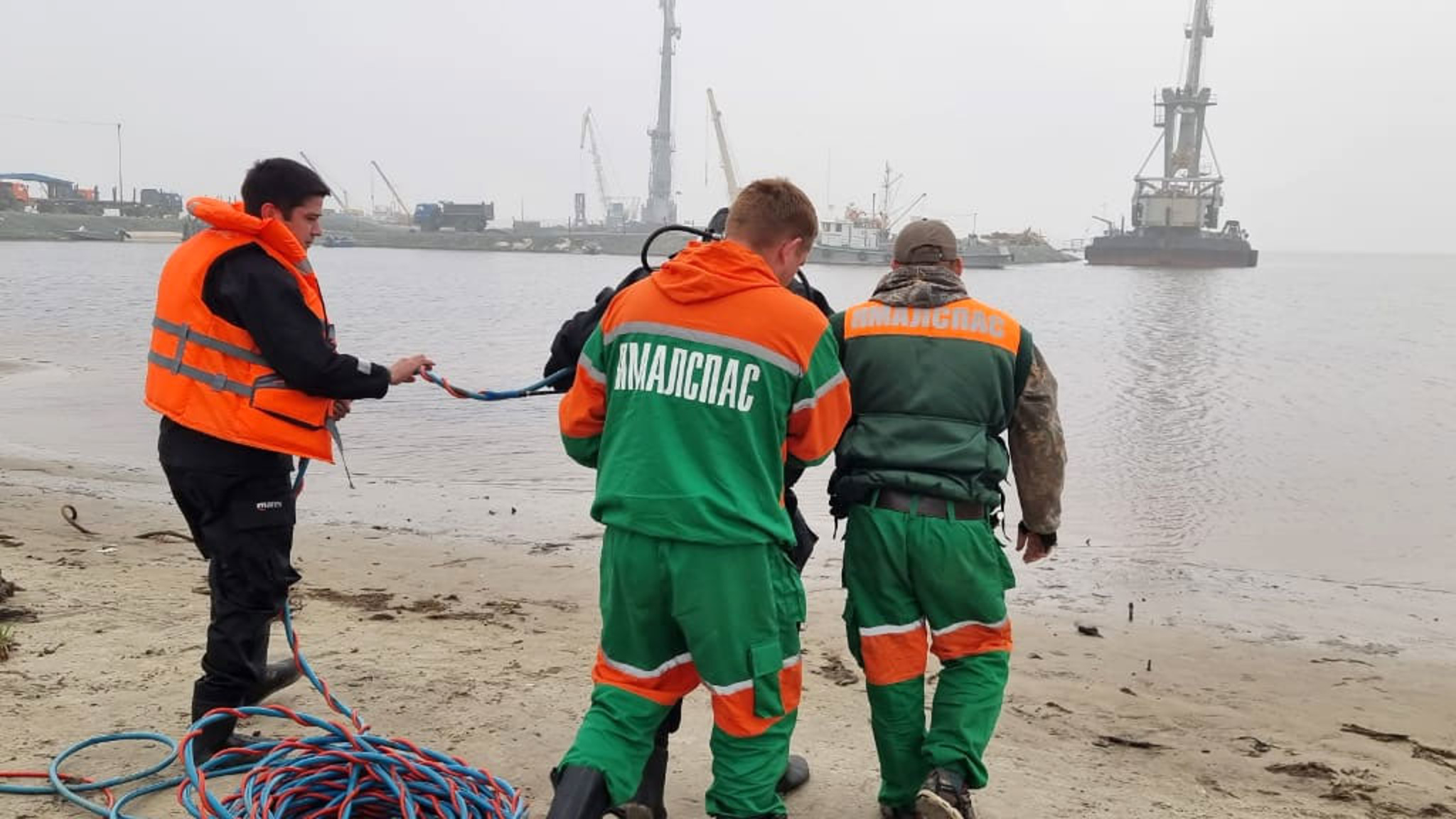 В ЯНАО водолазы из реки достали тело мужчины