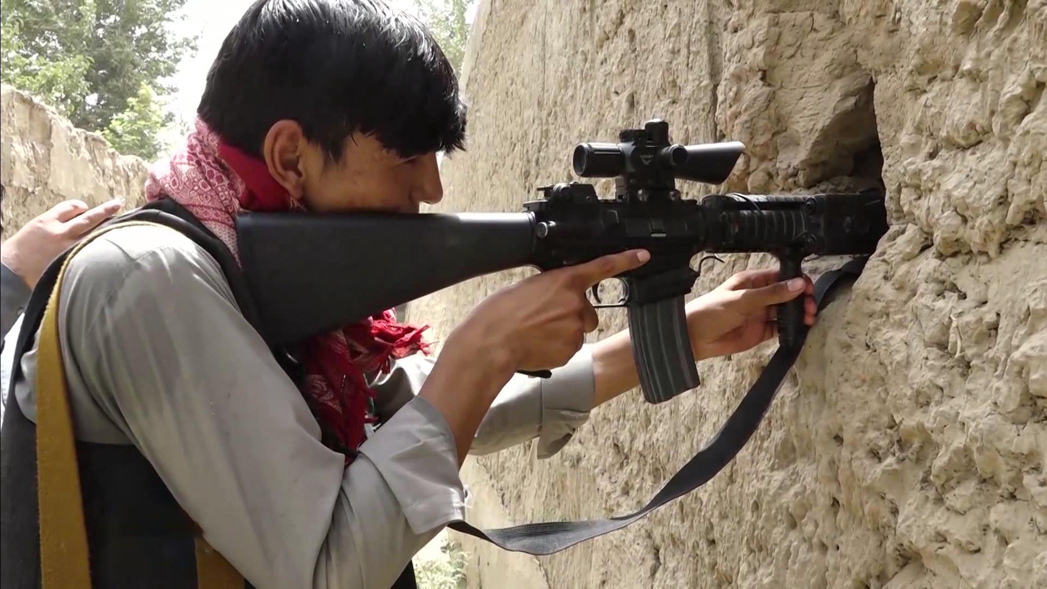 Запад бежит от проблем: талибы развернули наступление в Афганистане