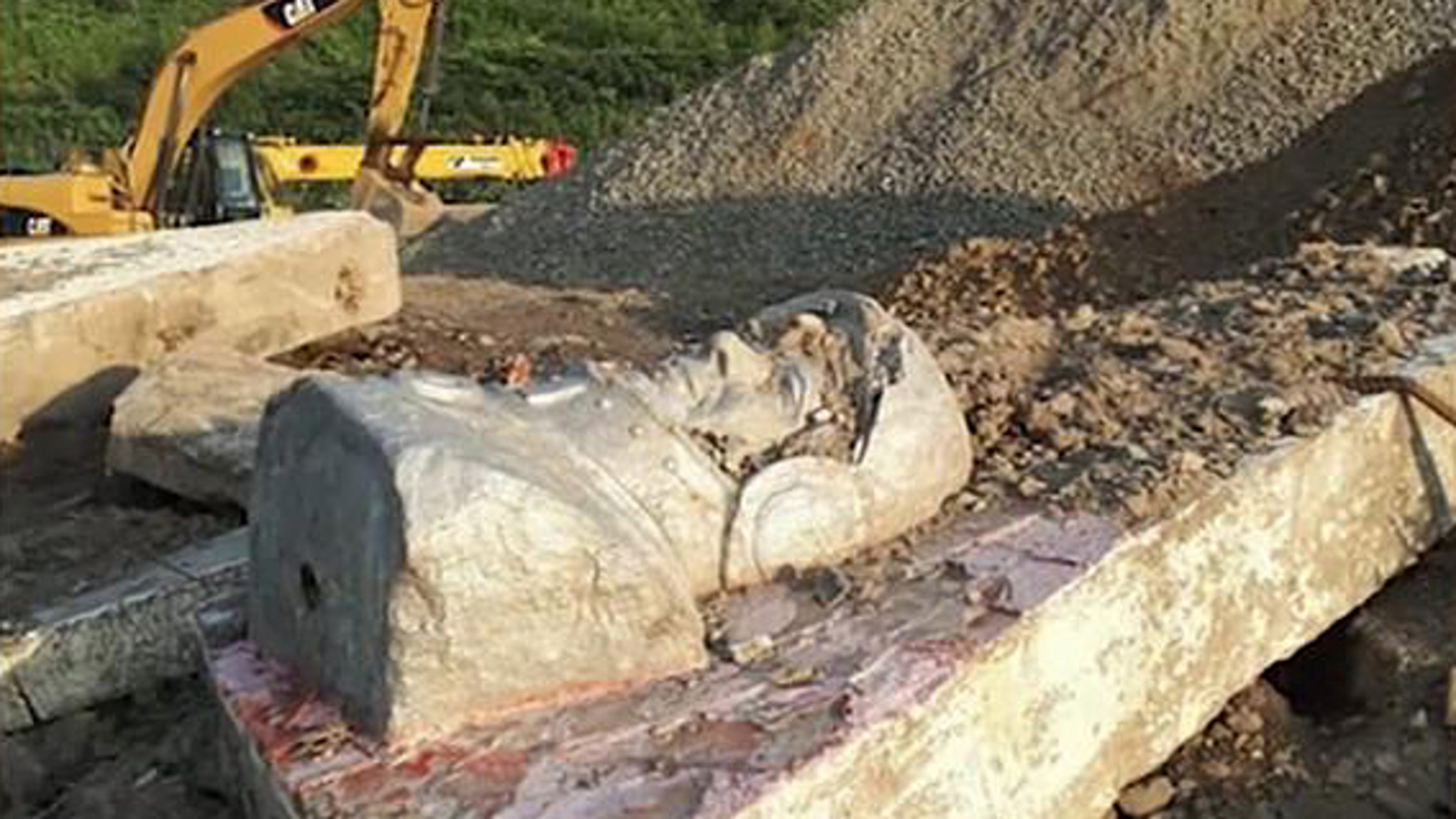 Роскосмос потребовал восстановить памятник Гагарину