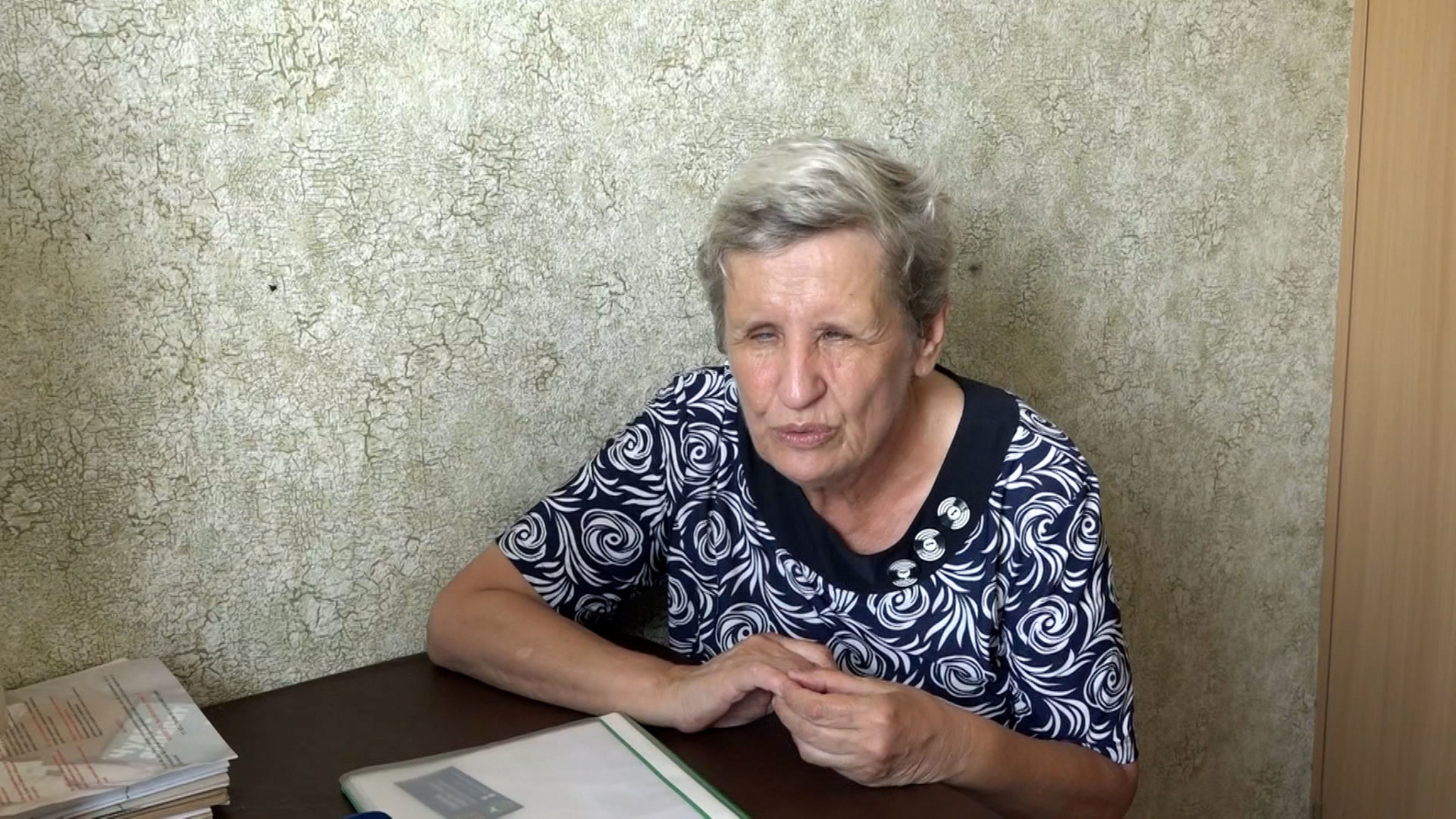 На Алтае слепая женщина осталась без дома из-за мошенников