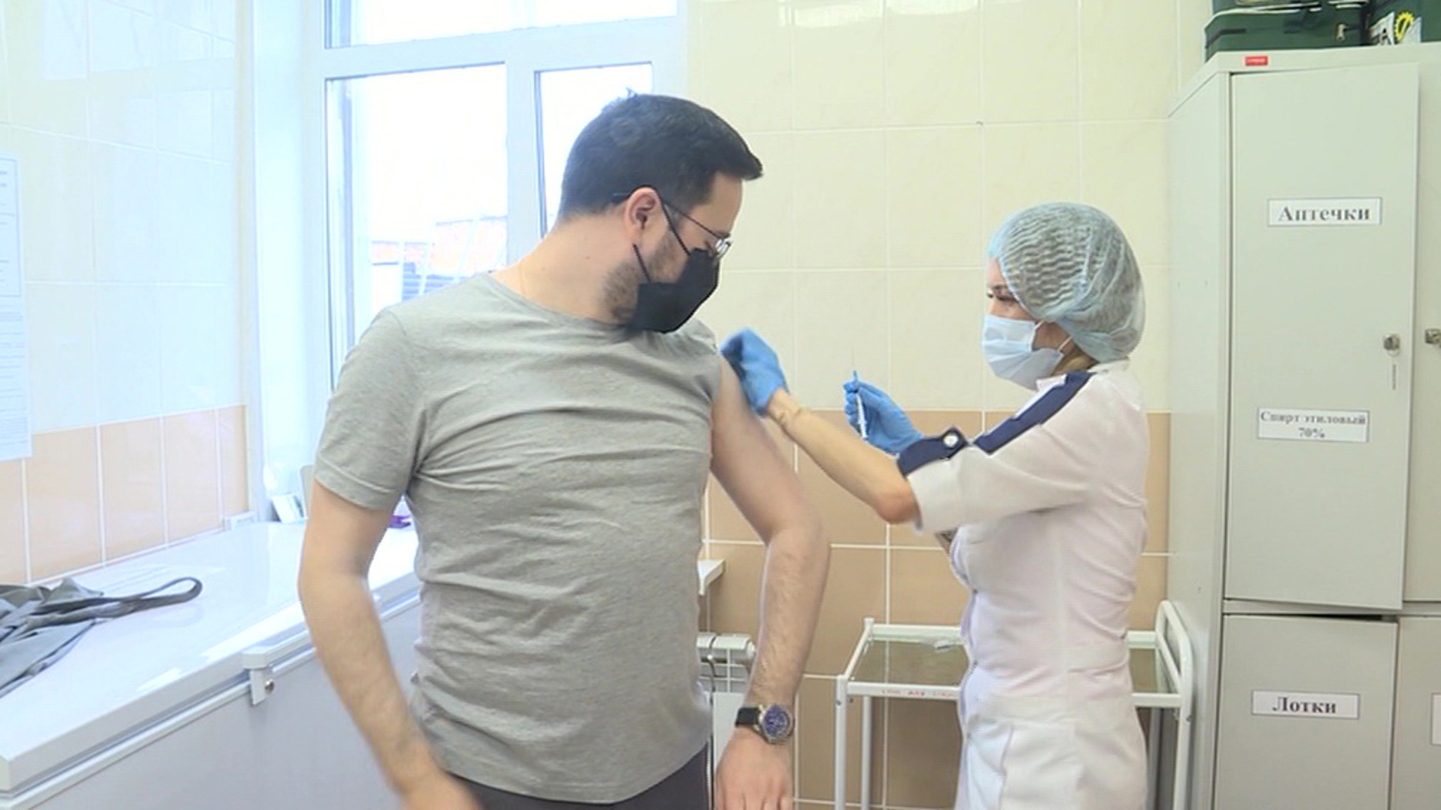 50% родителей детей до 17 лет привились от коронавируса