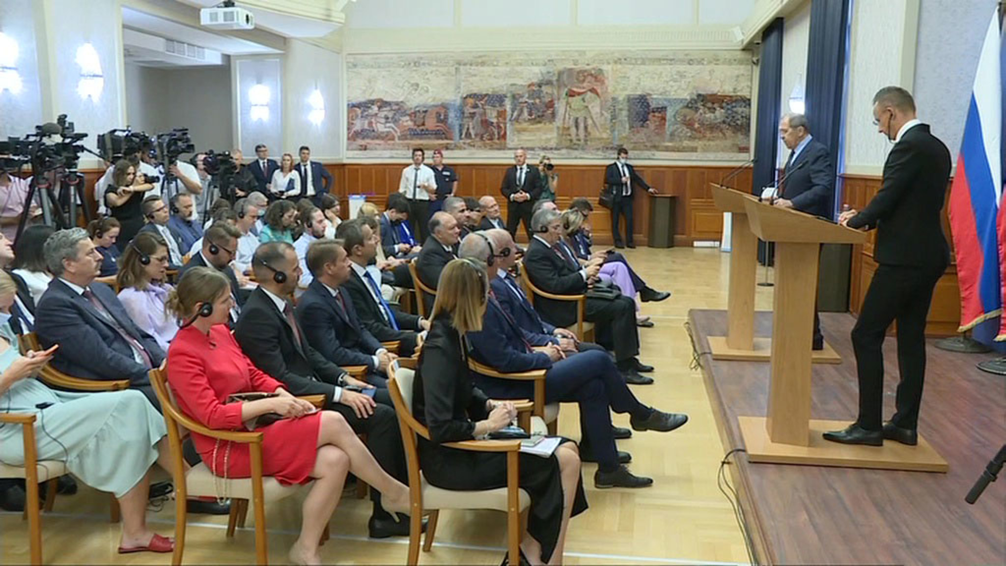 Производство "Спутника V" и русофобская акция: о чем говорил Лавров в Венгрии