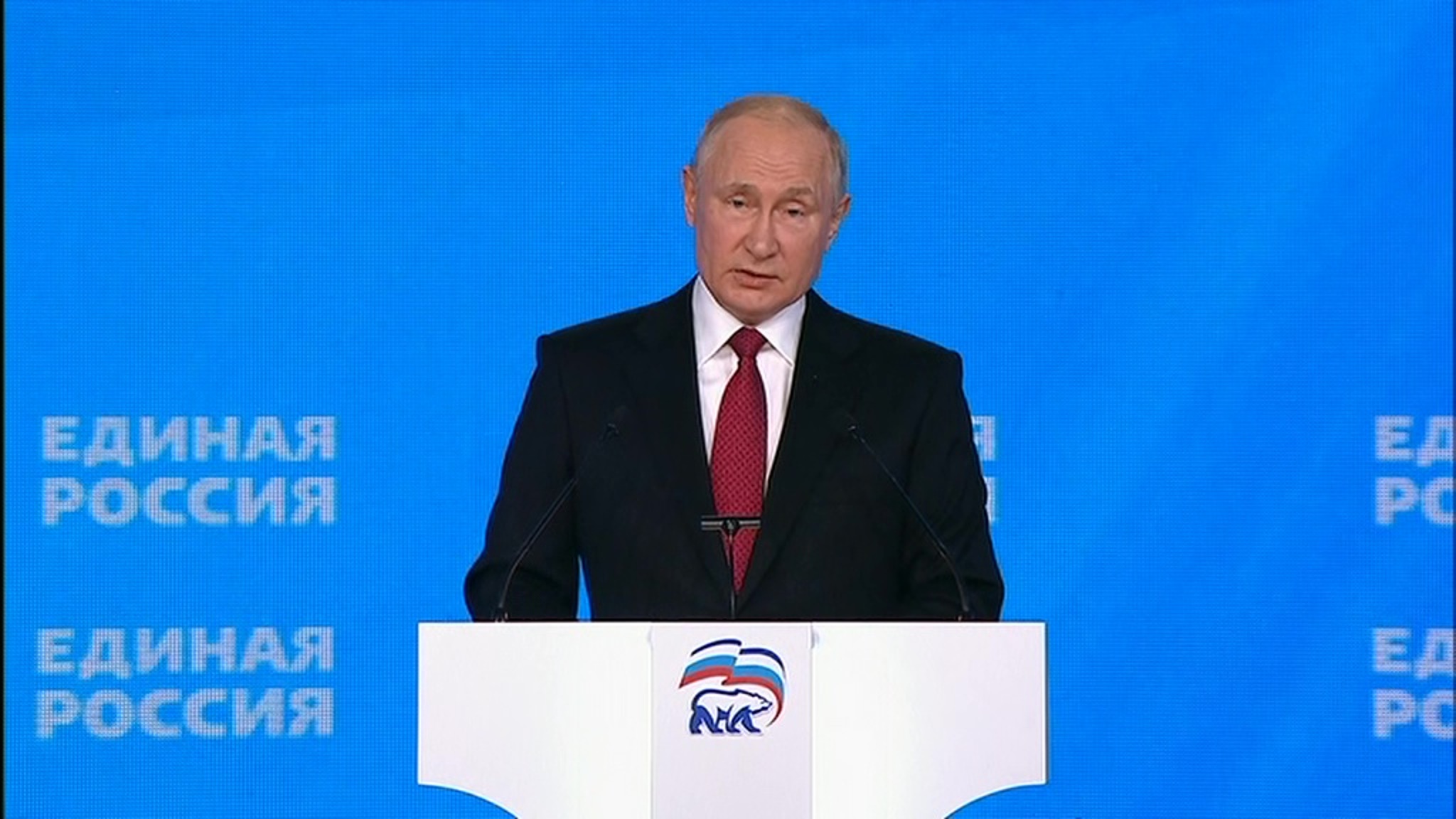 Путин предложил выплатить силовикам и курсантам по 15 тысяч рублей