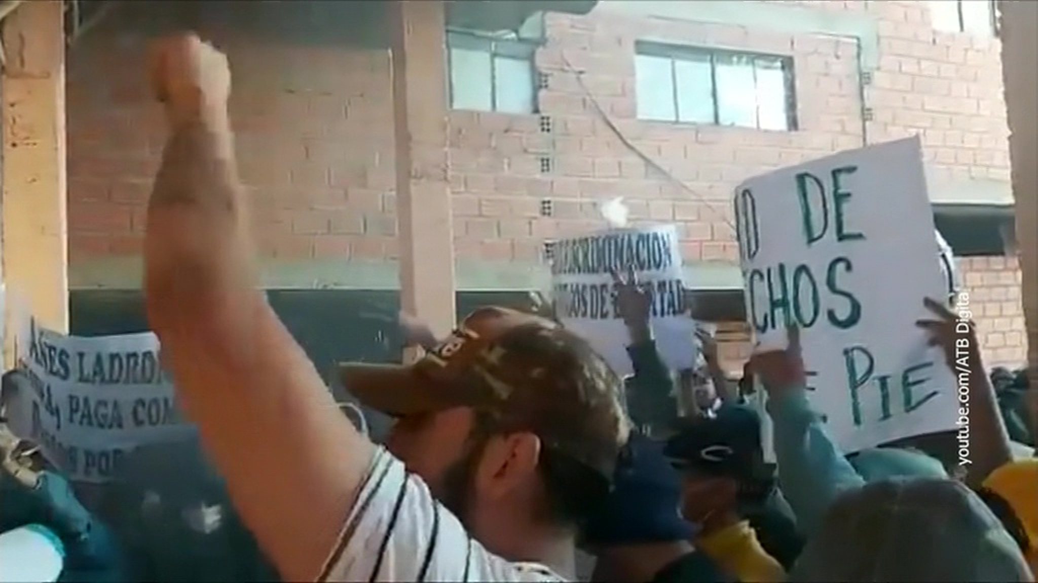 Заключенные в боливийской тюрьме протестуют из-за экс-главы государства