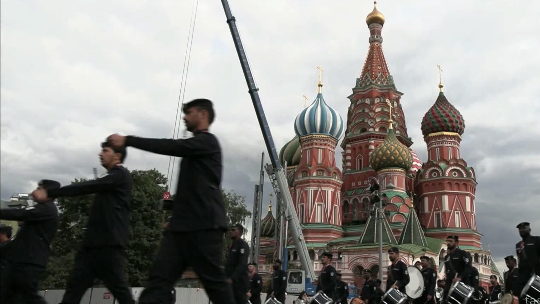 Коллективы из семи стран приехали на фестиваль "Спасская башня"
