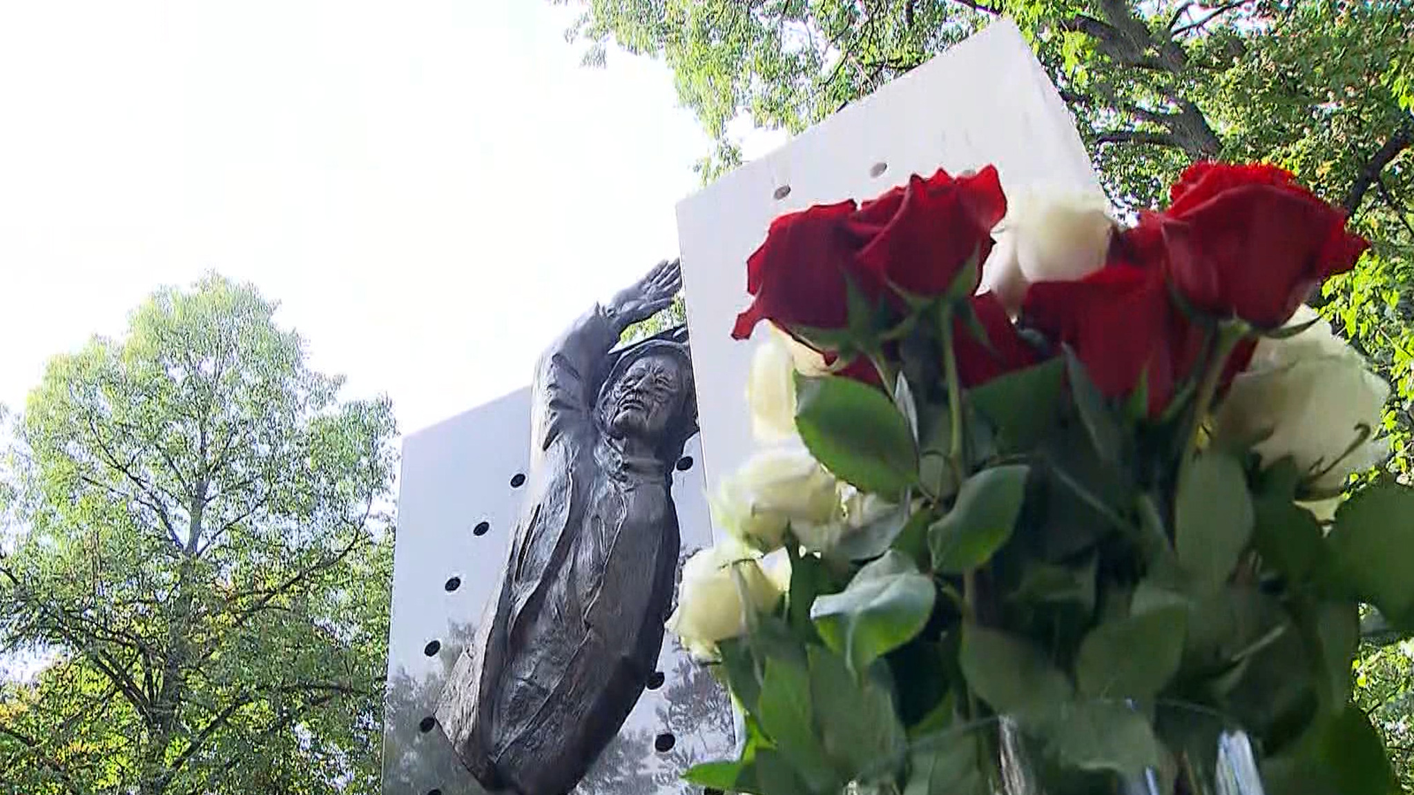 Переход в другое измерение: Георгию Данелии поставили памятник