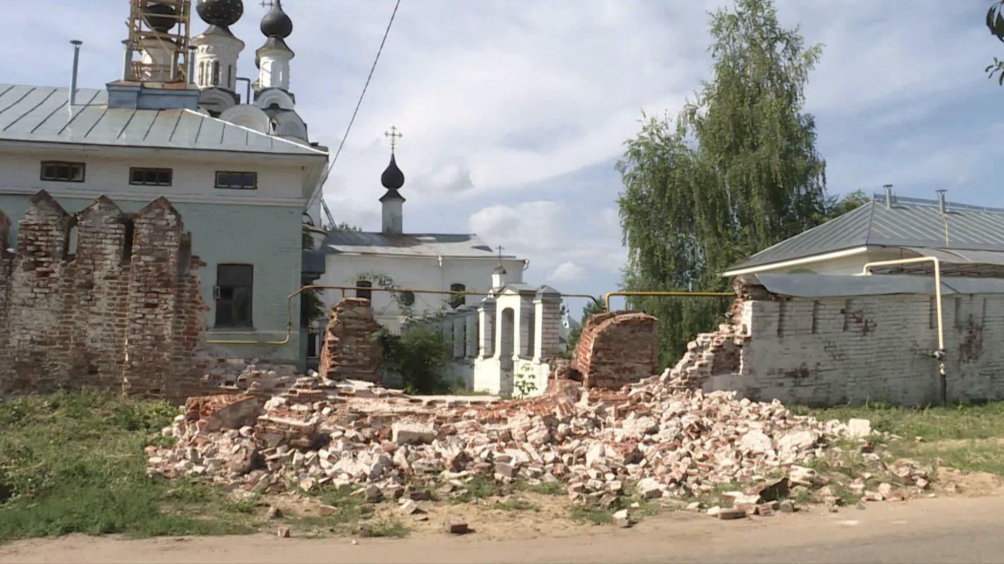 В Муроме обрушились стены двух монастырей
