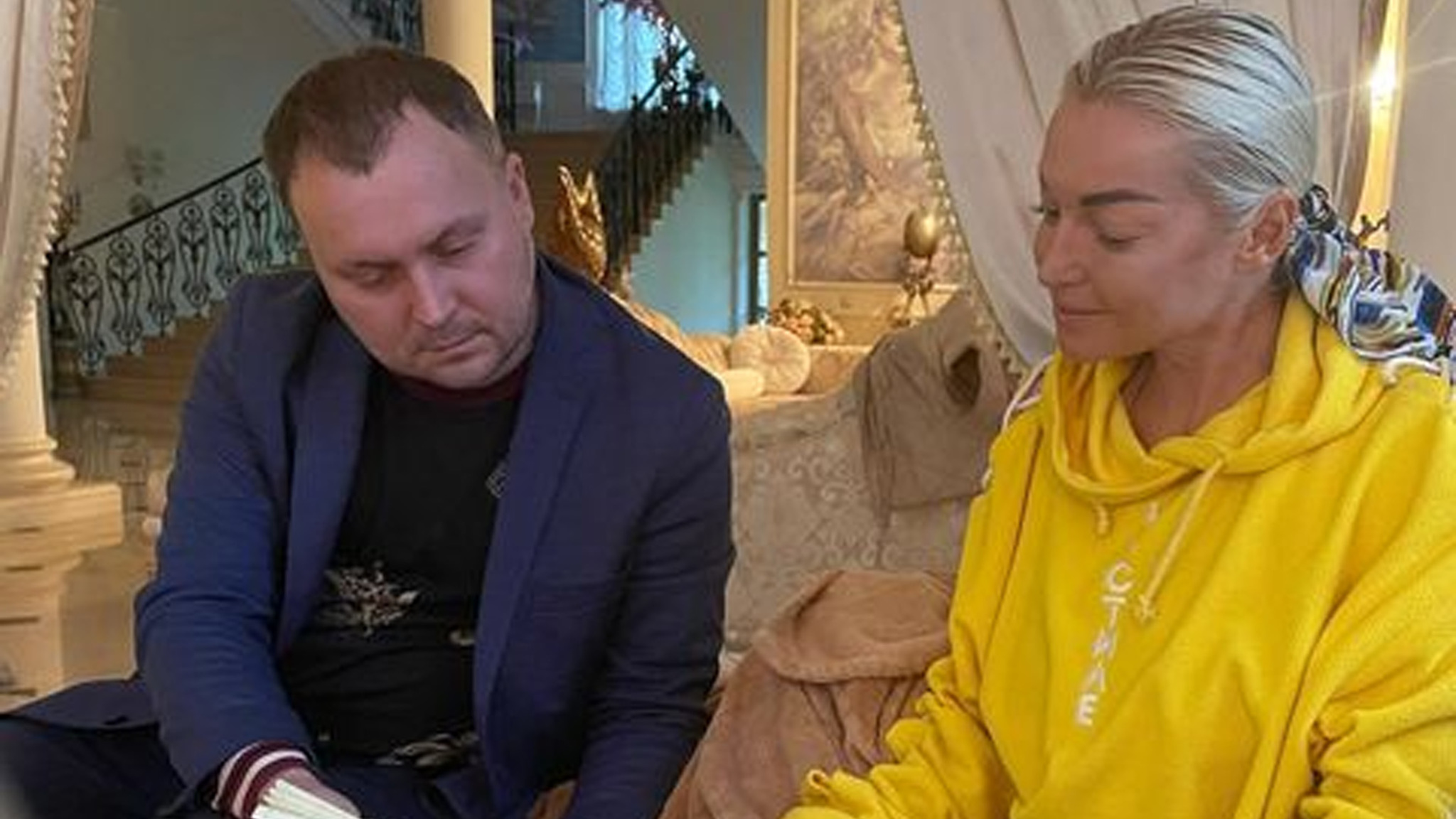 Анастасия Волочкова подает в суд на авторов ее интимного фото