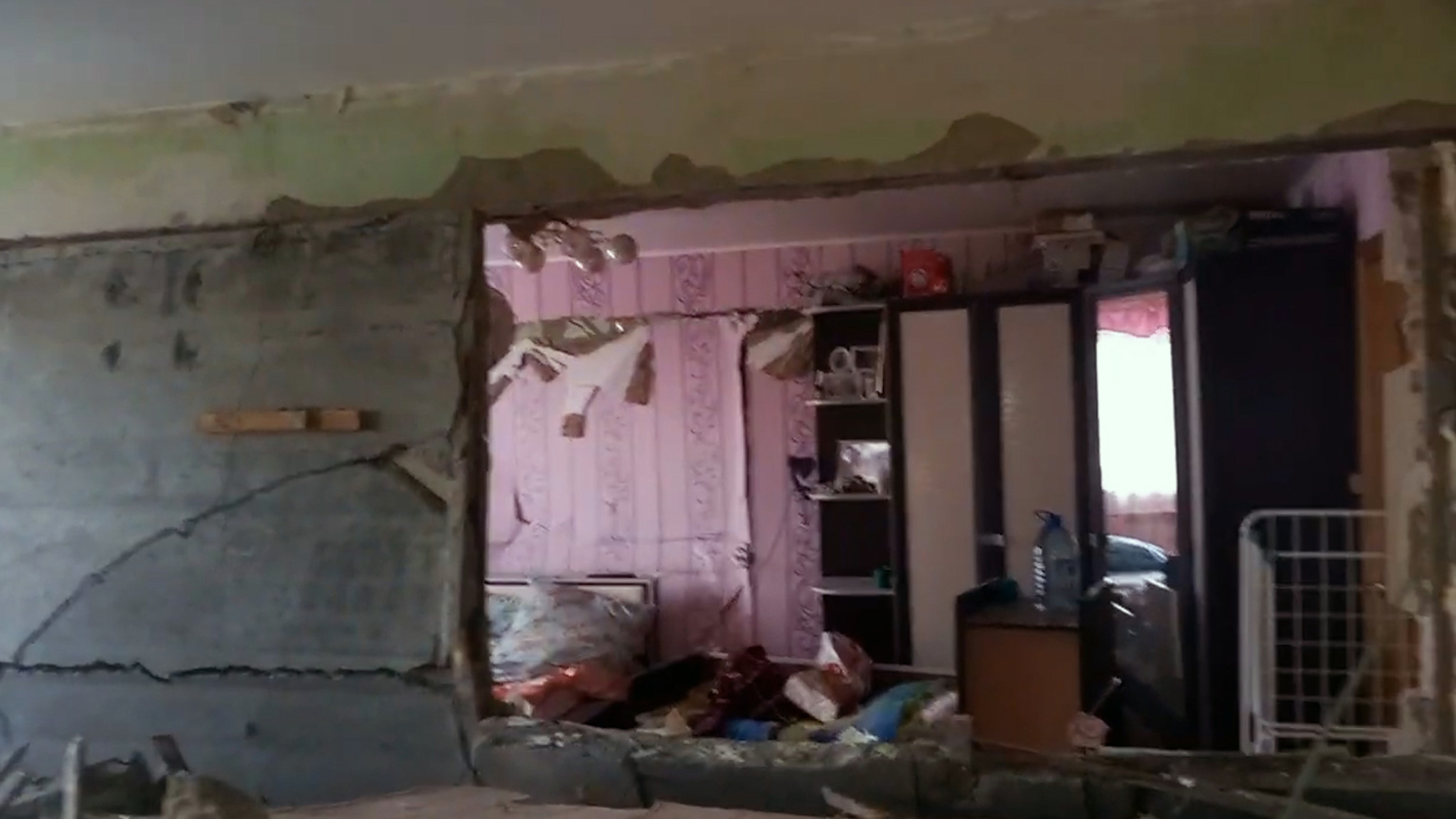 В Чите взорвался самогонный аппарат: женщина и ребенок серьезно пострадали