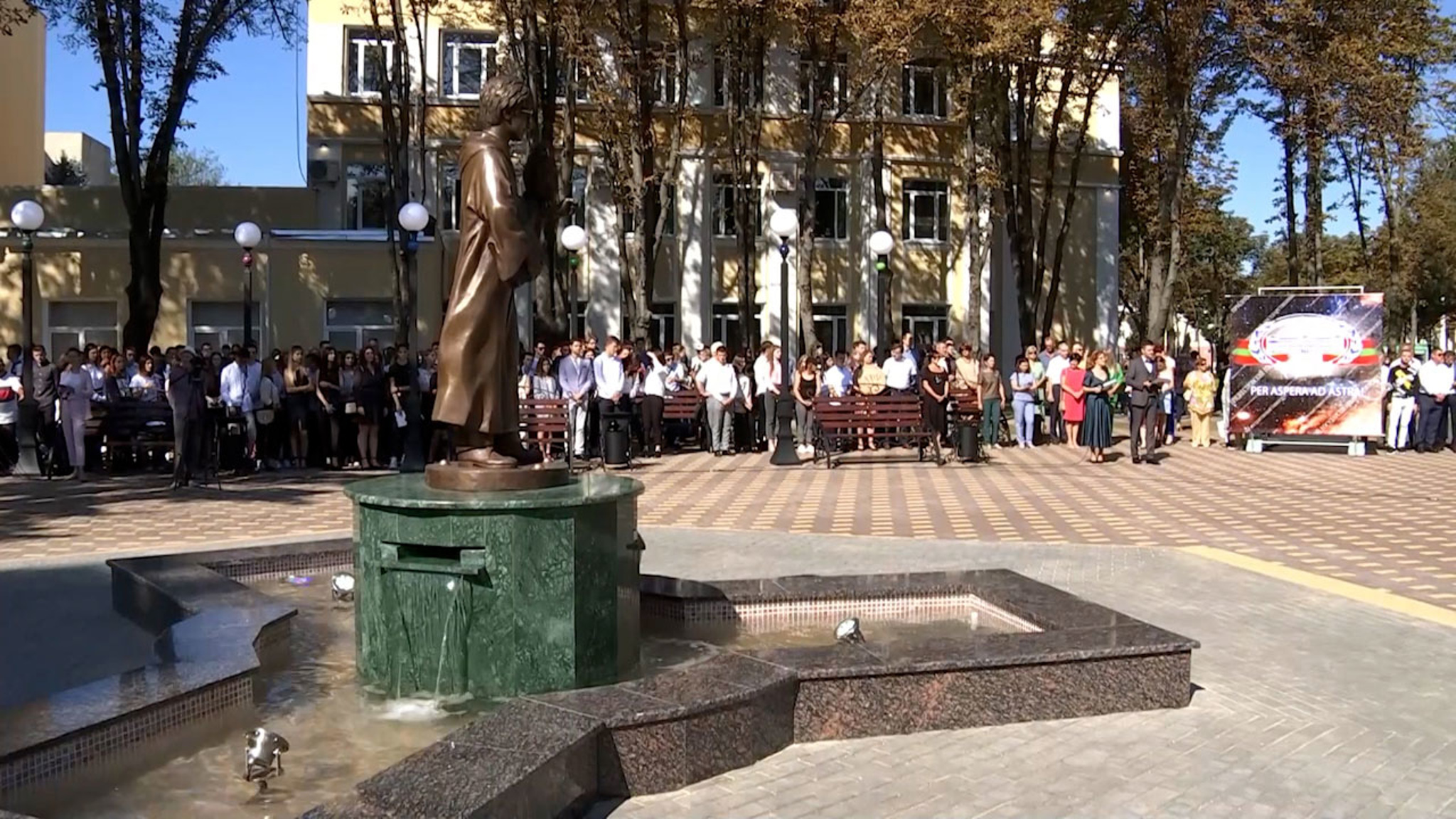 В Тирасполе на территории госуниверситета открыли памятник Гарри Поттеру