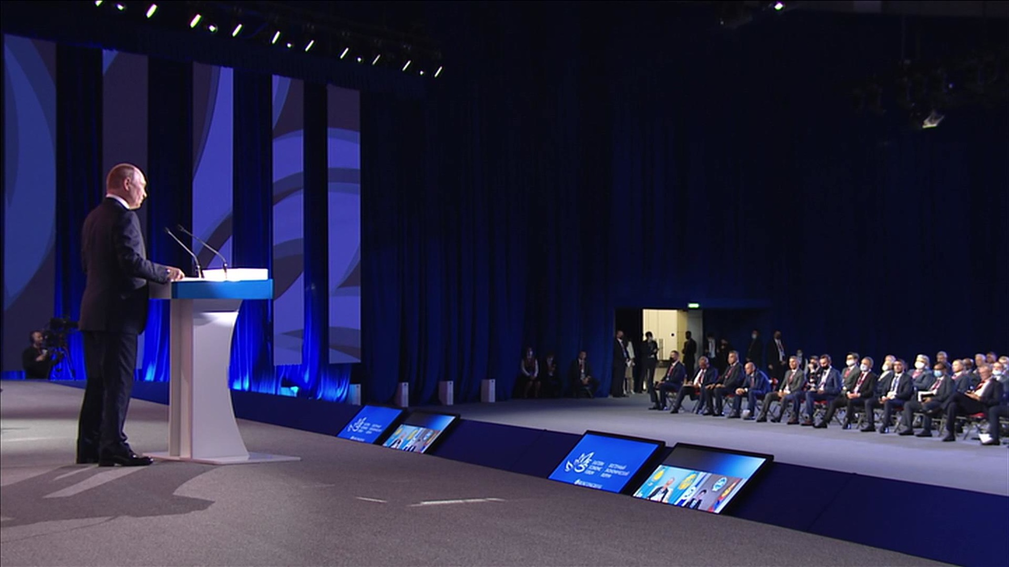 Путин поручил подготовить программу развития городов Дальнего Востока
