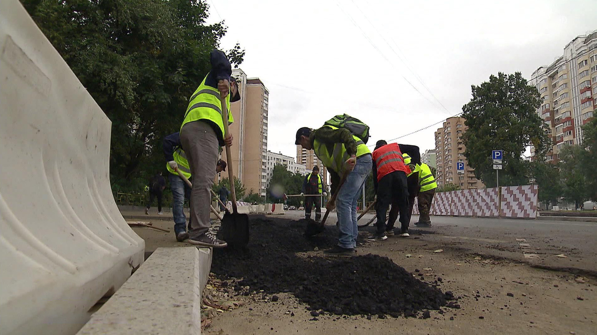 Жителей Москвы возмутили "пьяные" бордюры