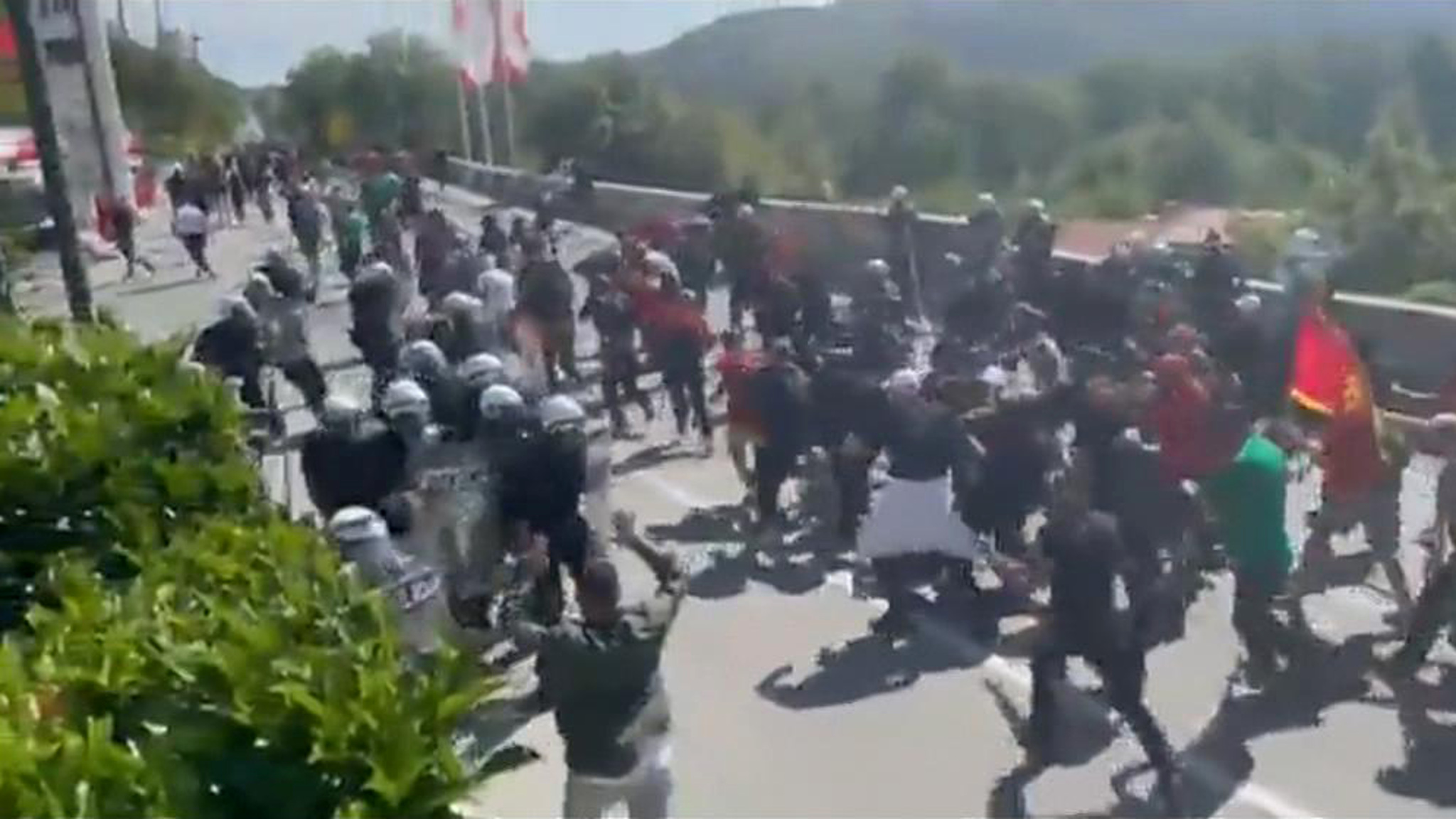 В Черногории протестуют против визита сербского патриарха