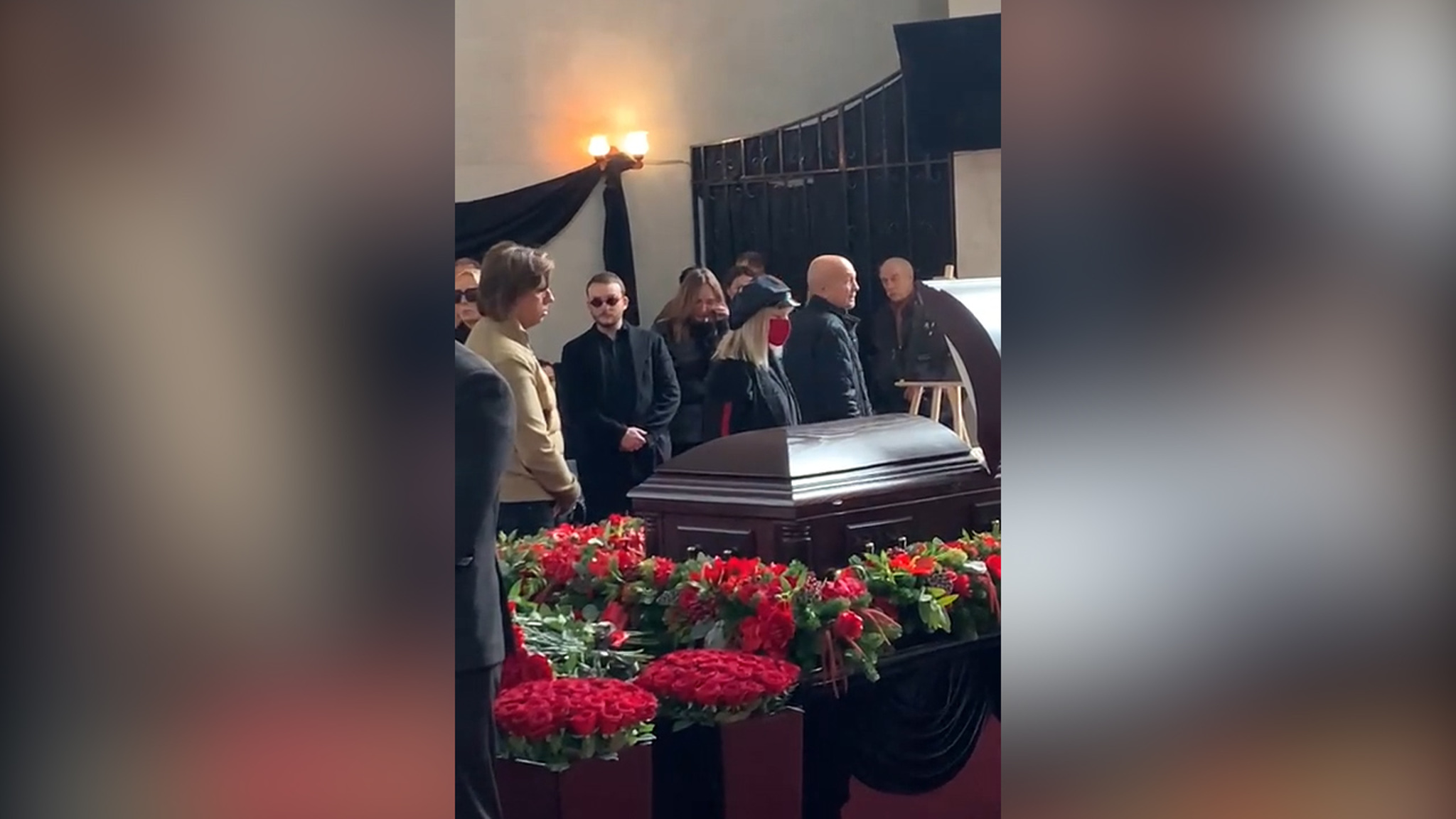 Пугачева на похоронах Краснова