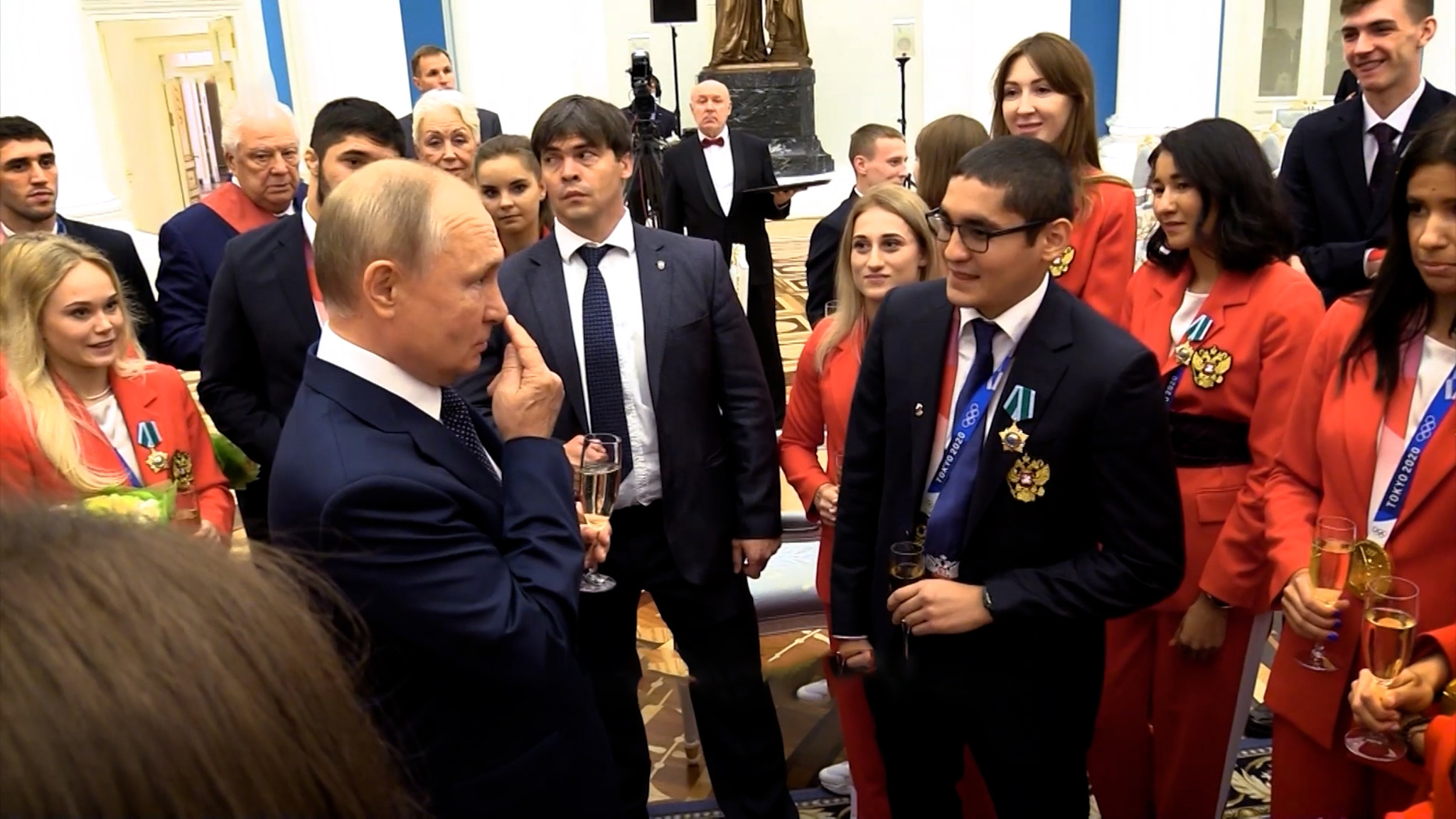 Пальцем не дотронуться: Путин рассказал о травме