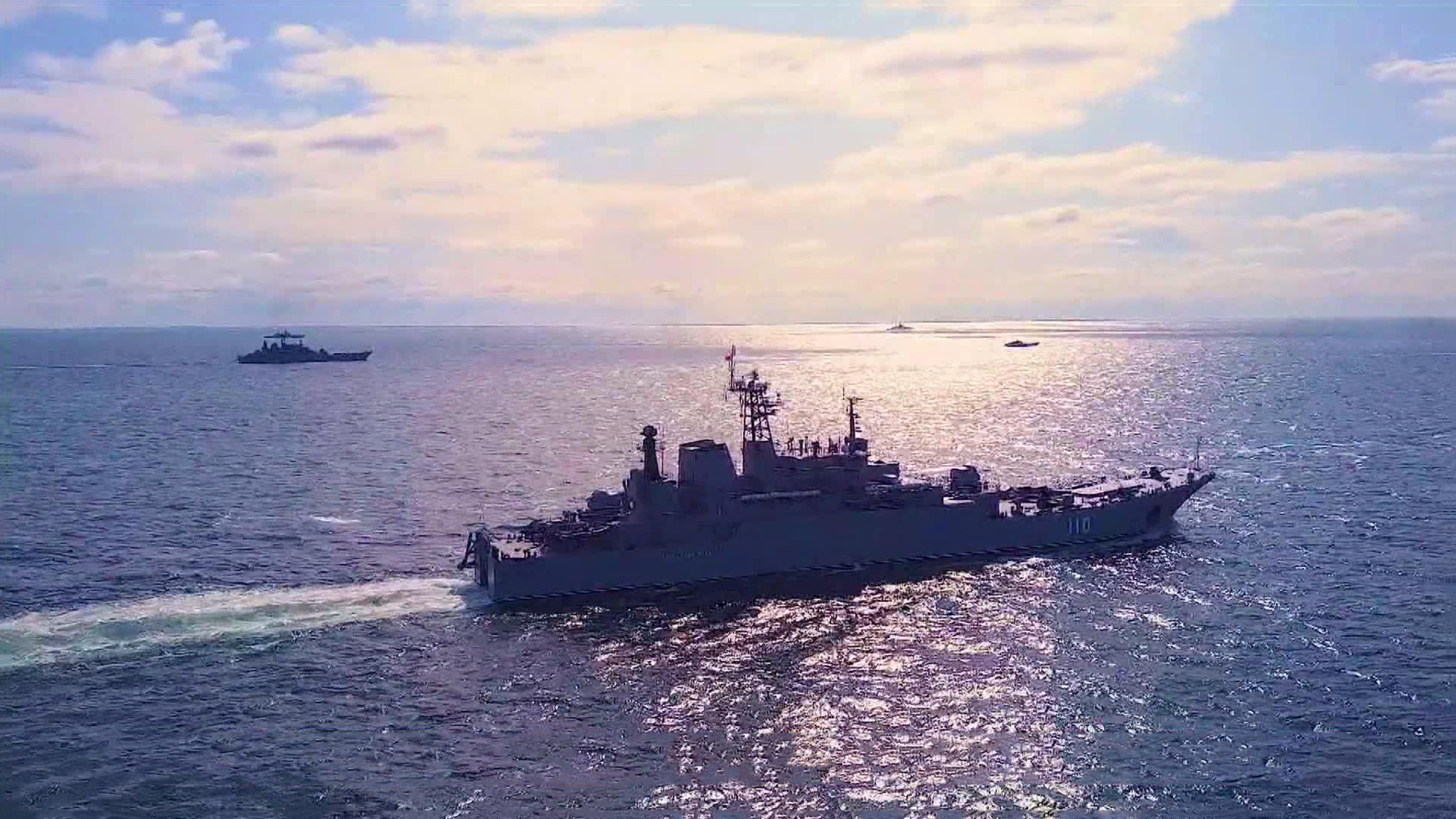 "Запад-2021": в Балтийском море маневрирует ударная корабельная группа