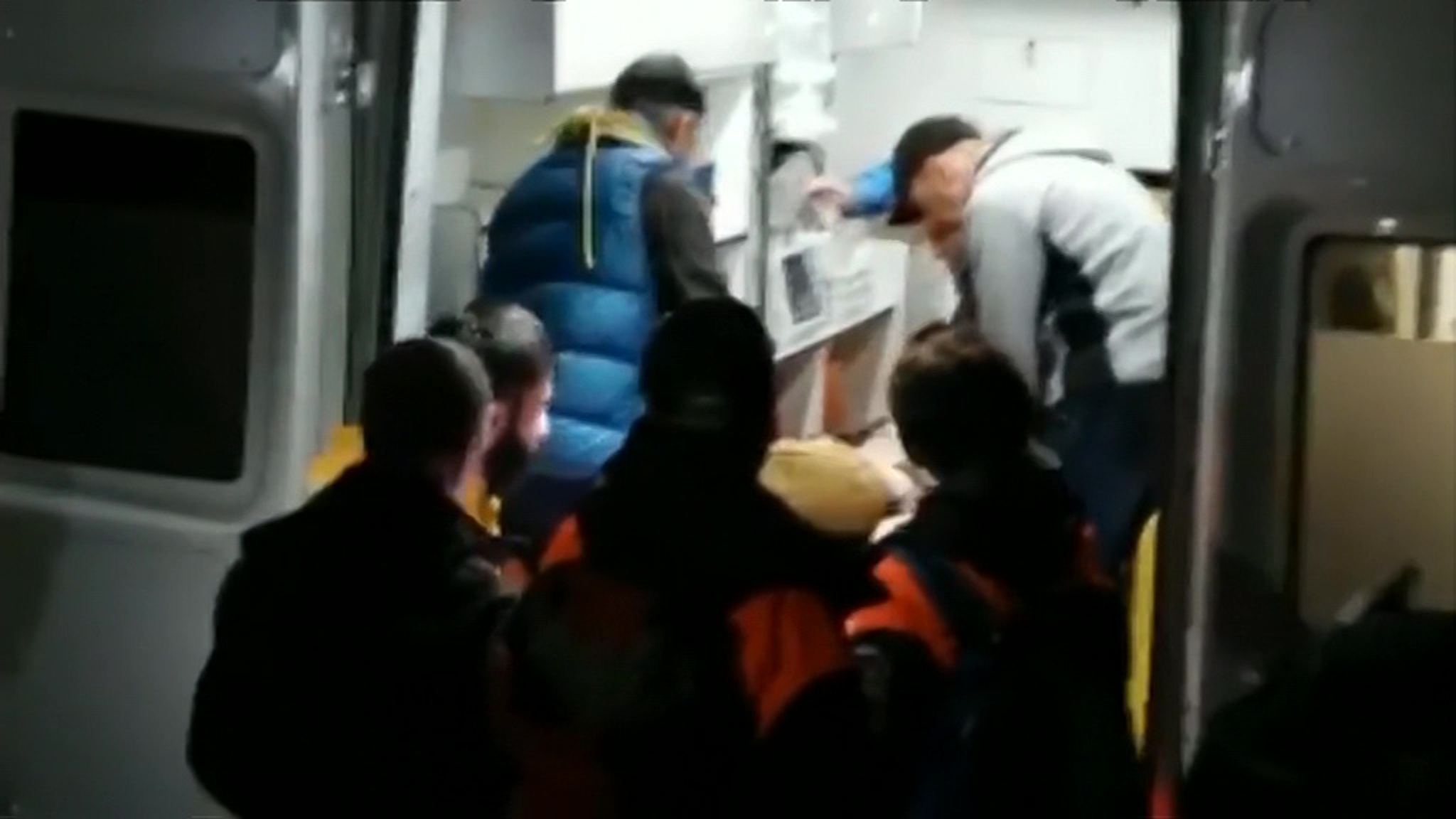 После ЧП на Домбае власти КЧР закрыли проход к леднику Алибек