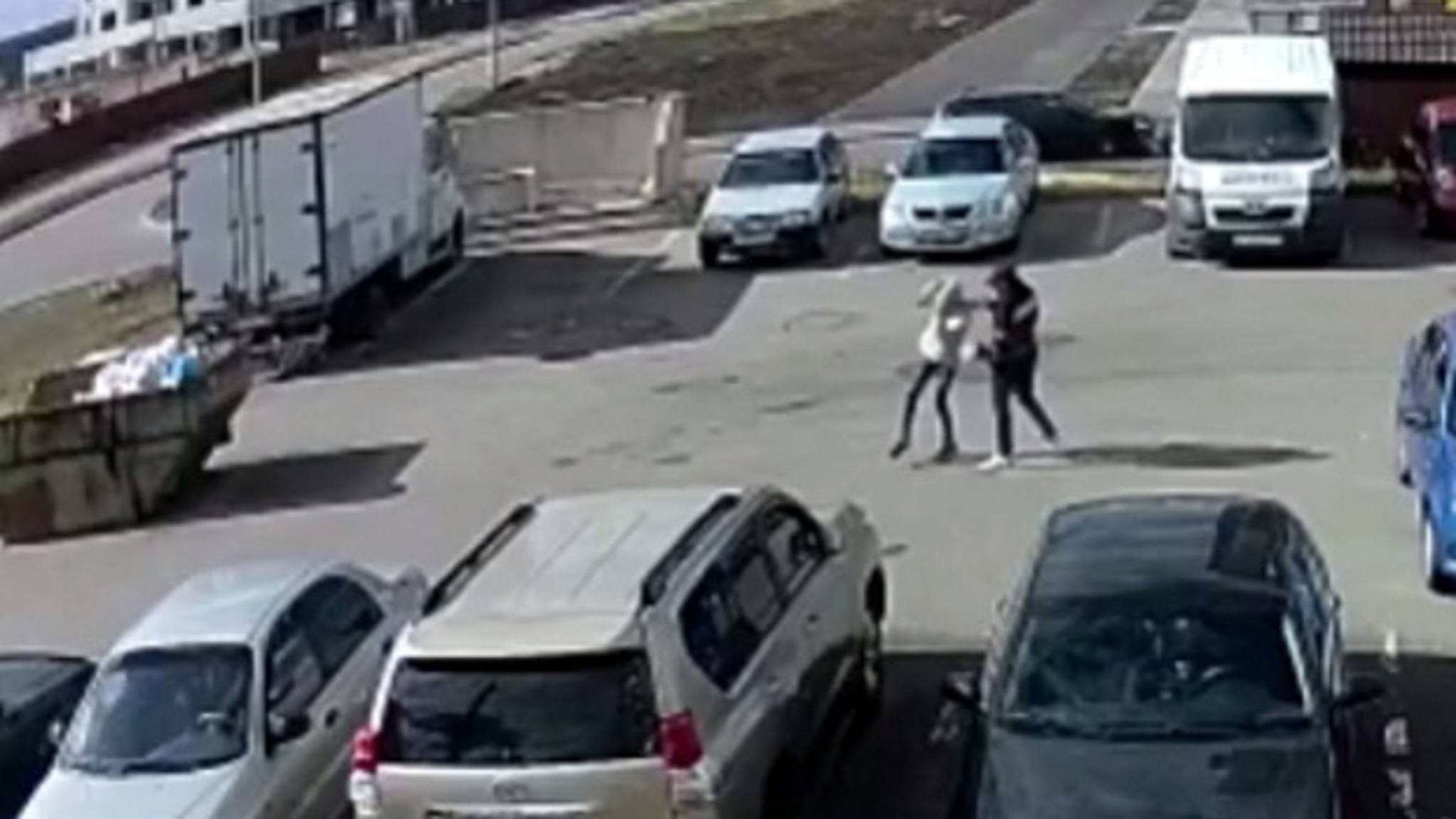 В Воронеже на 12-летнюю девочку набросился мужчина