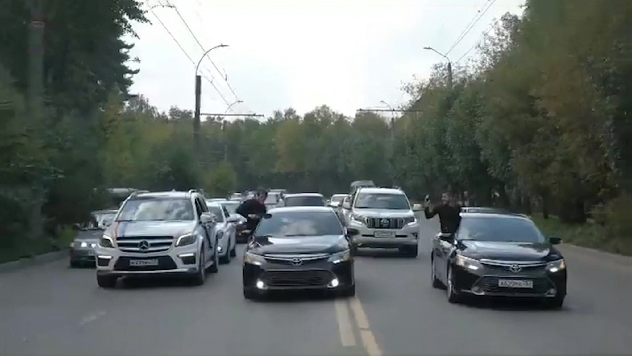 Полиция ищет особо опасный свадебный кортеж