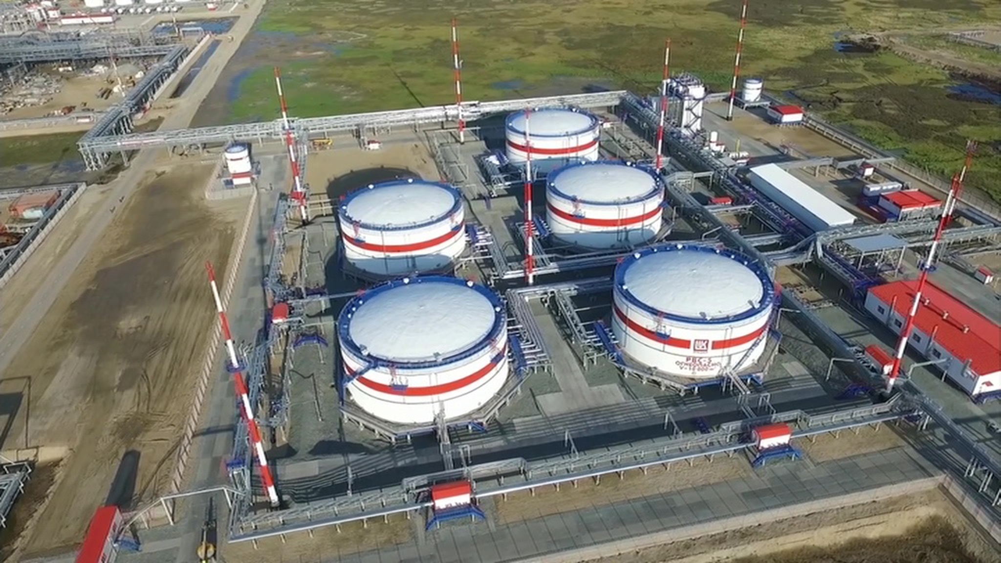 "Лукойл" и "Газпром нефть" займутся разработкой месторождений в ЯНАО