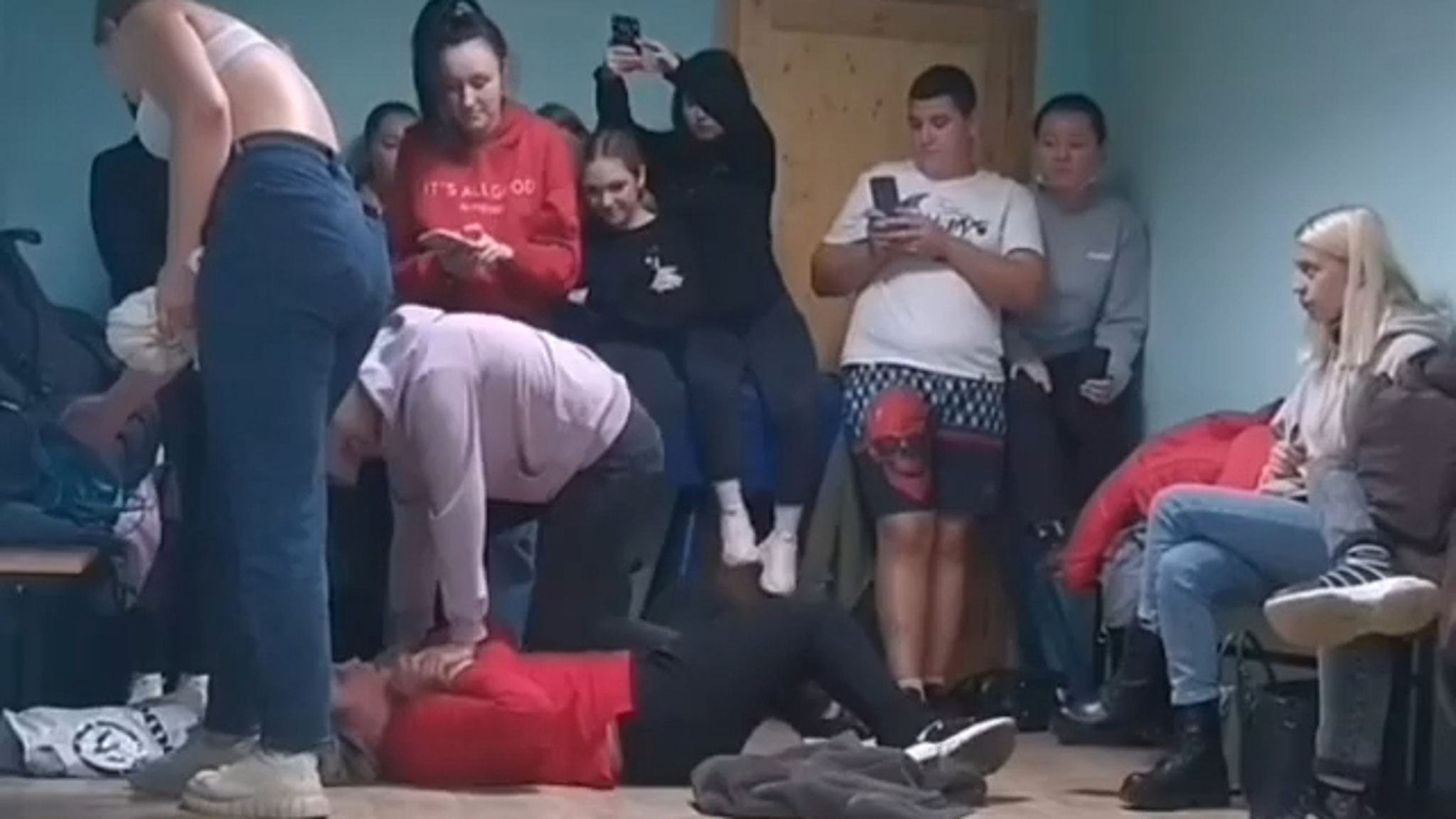 Прикалываются Над Шлюхой Прикалываются Над Шлюхой