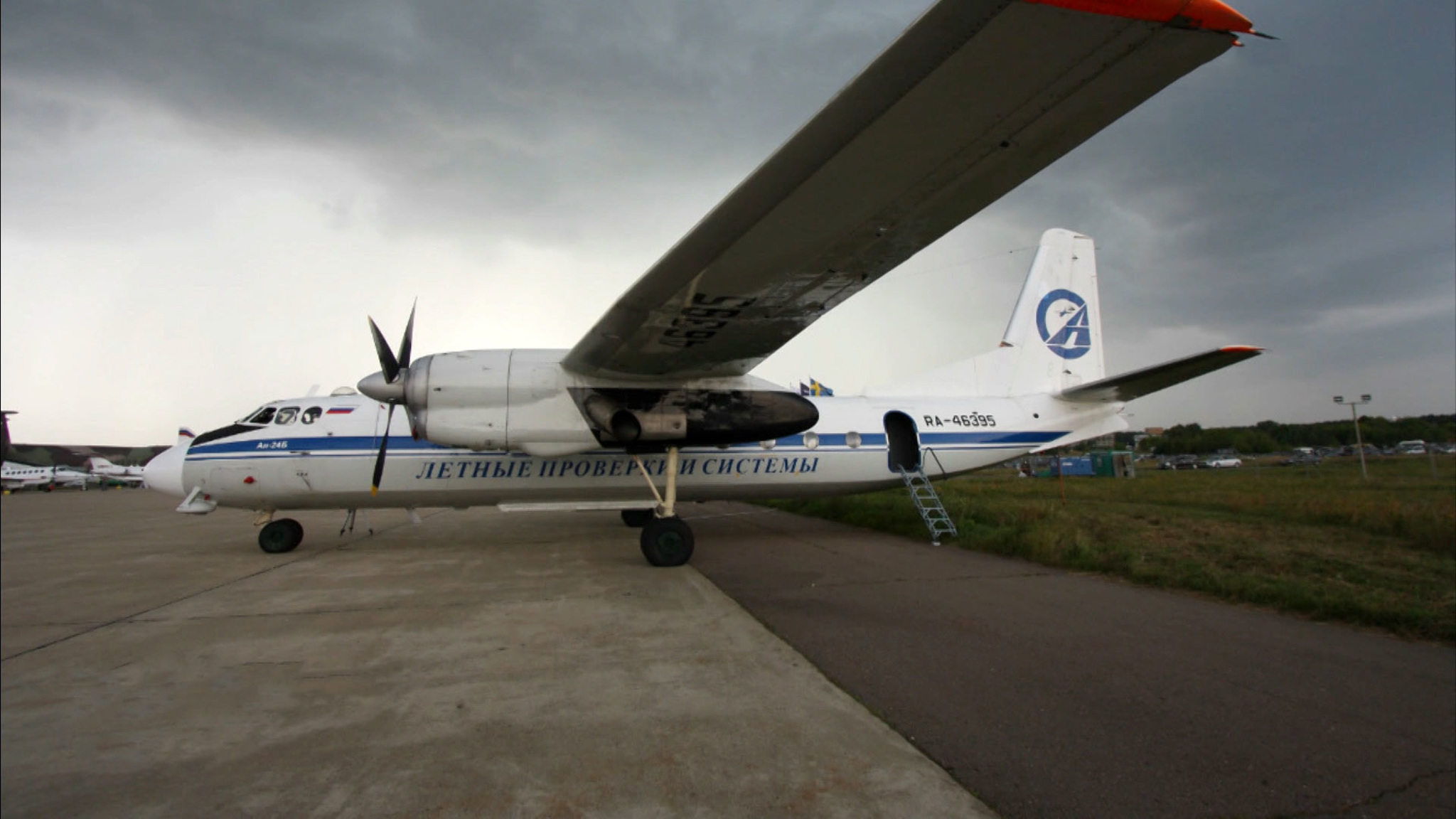 Поиск Ан-26 осложняется темнотой и плохой погодой