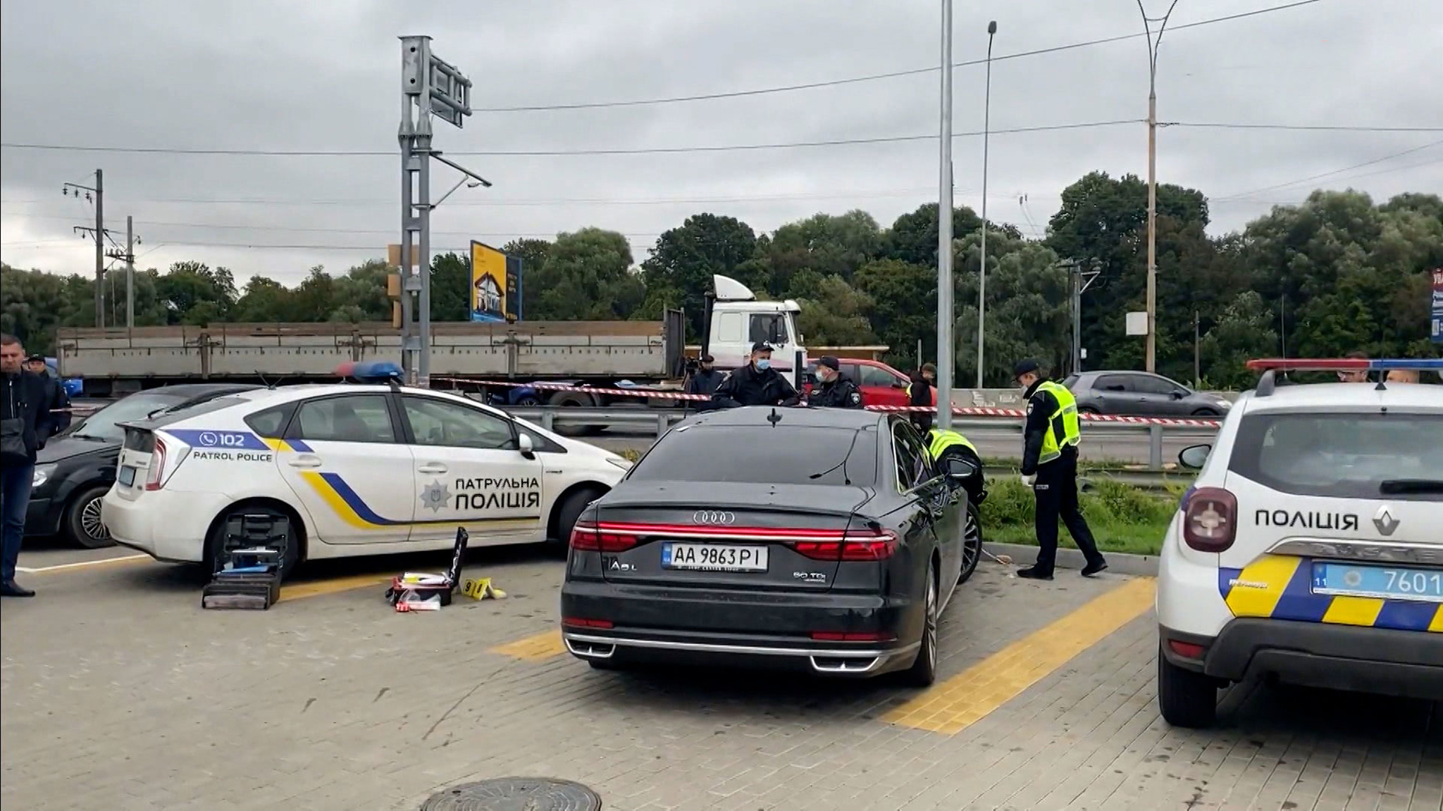 Зеленскому придется вернуться на Украину из-за покушения на Шефира