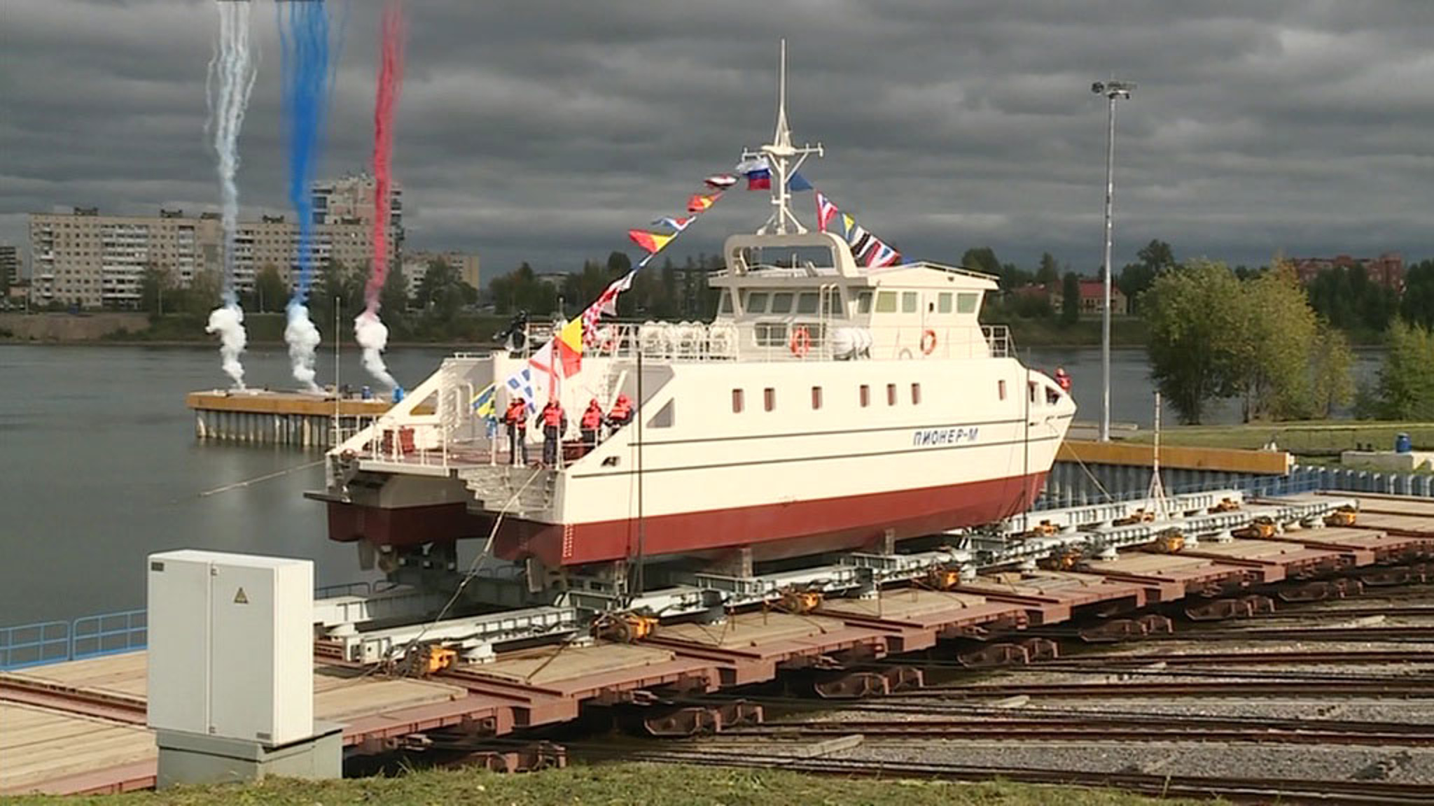 Плавучая лаборатория: в Петербурге спустили на воду "Пионера-М"