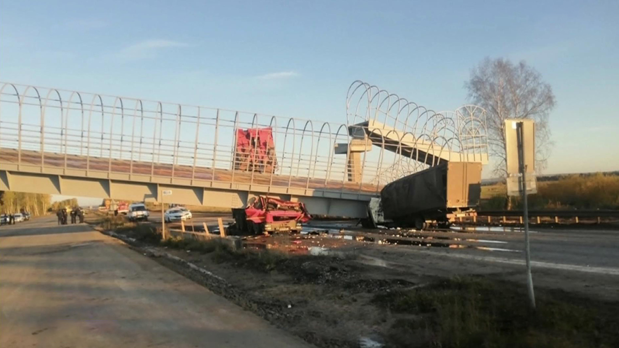 Под Пермью на дорогу обрушился мост