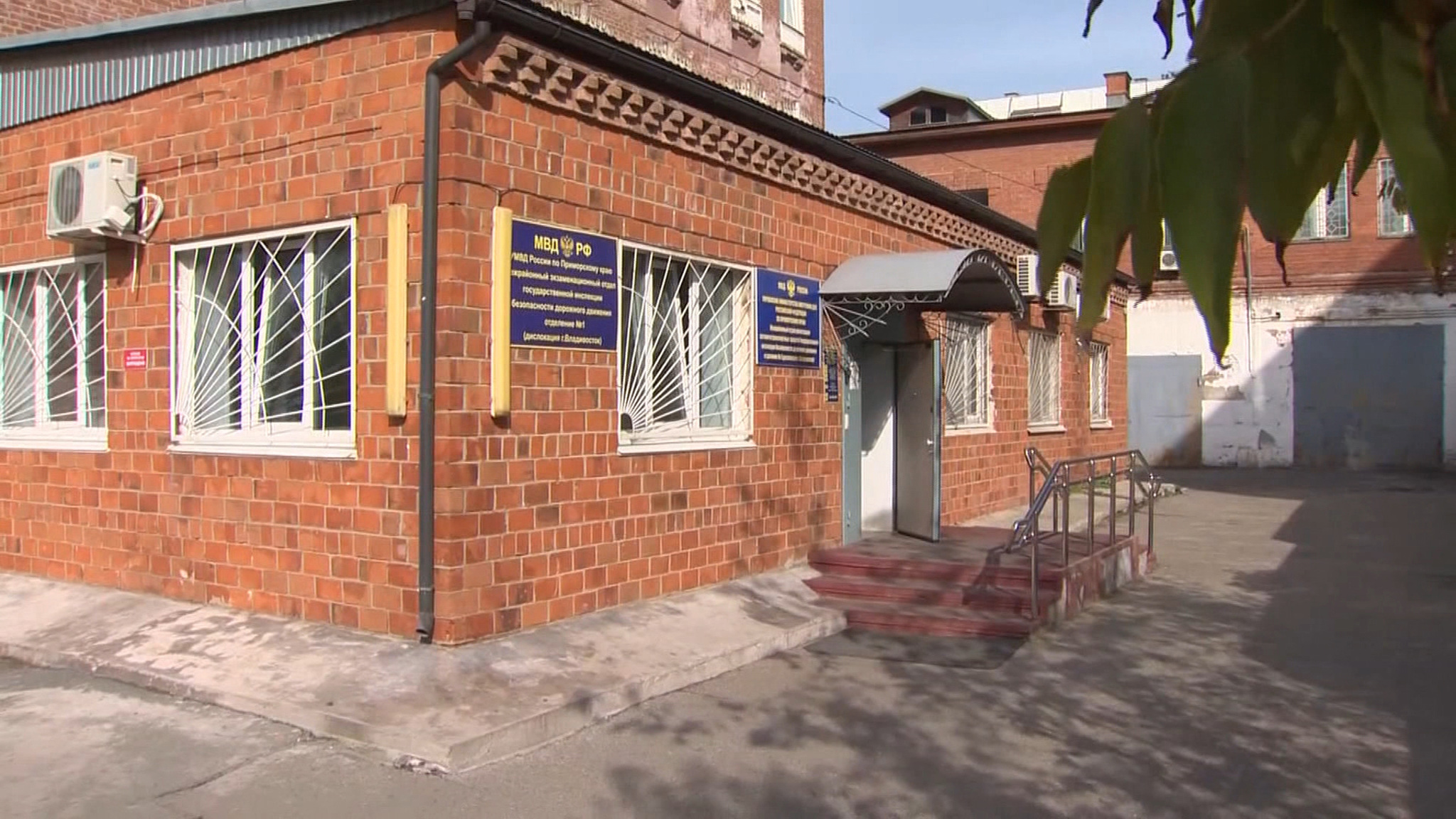 Приморские инспекторы брали взятки за сдачу экзаменов на права