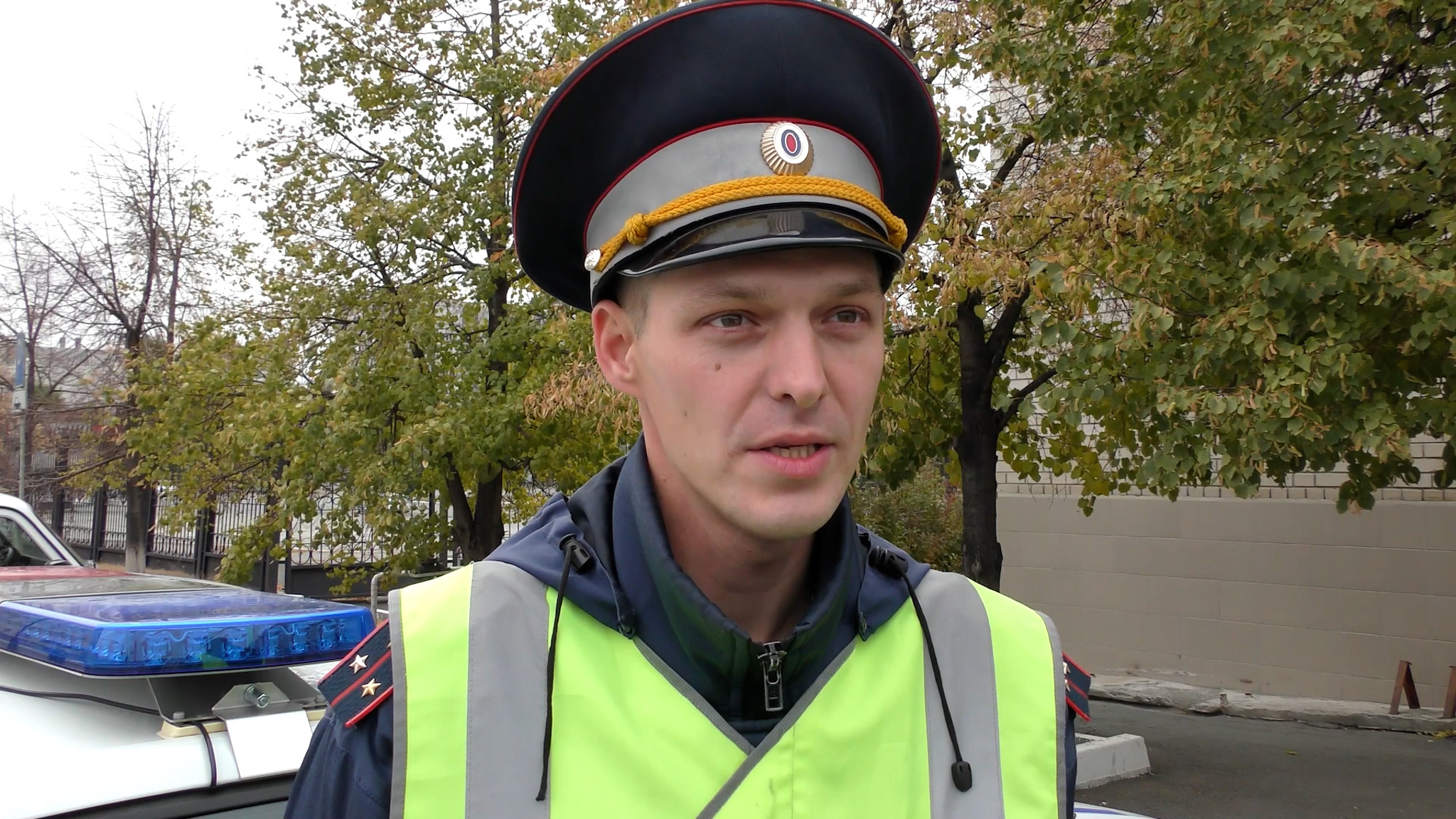 Челябинские полицейские вынесли женщину из пожара