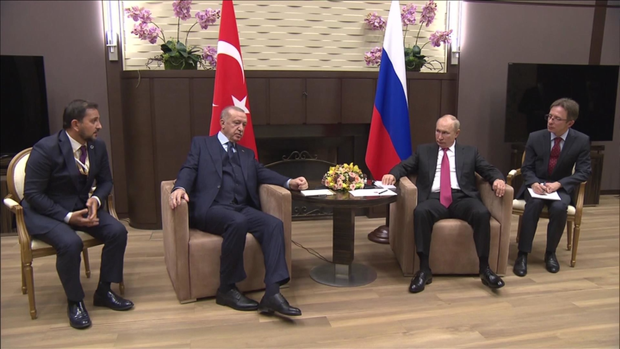 Путин проводит в Сочи встречу с президентом Турции