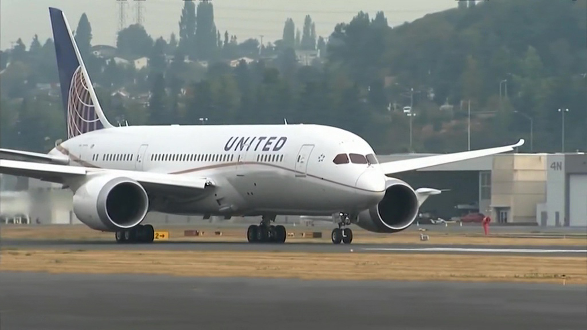 United Airlines увольняет 600 сотрудников, отказавшихся от вакцинации