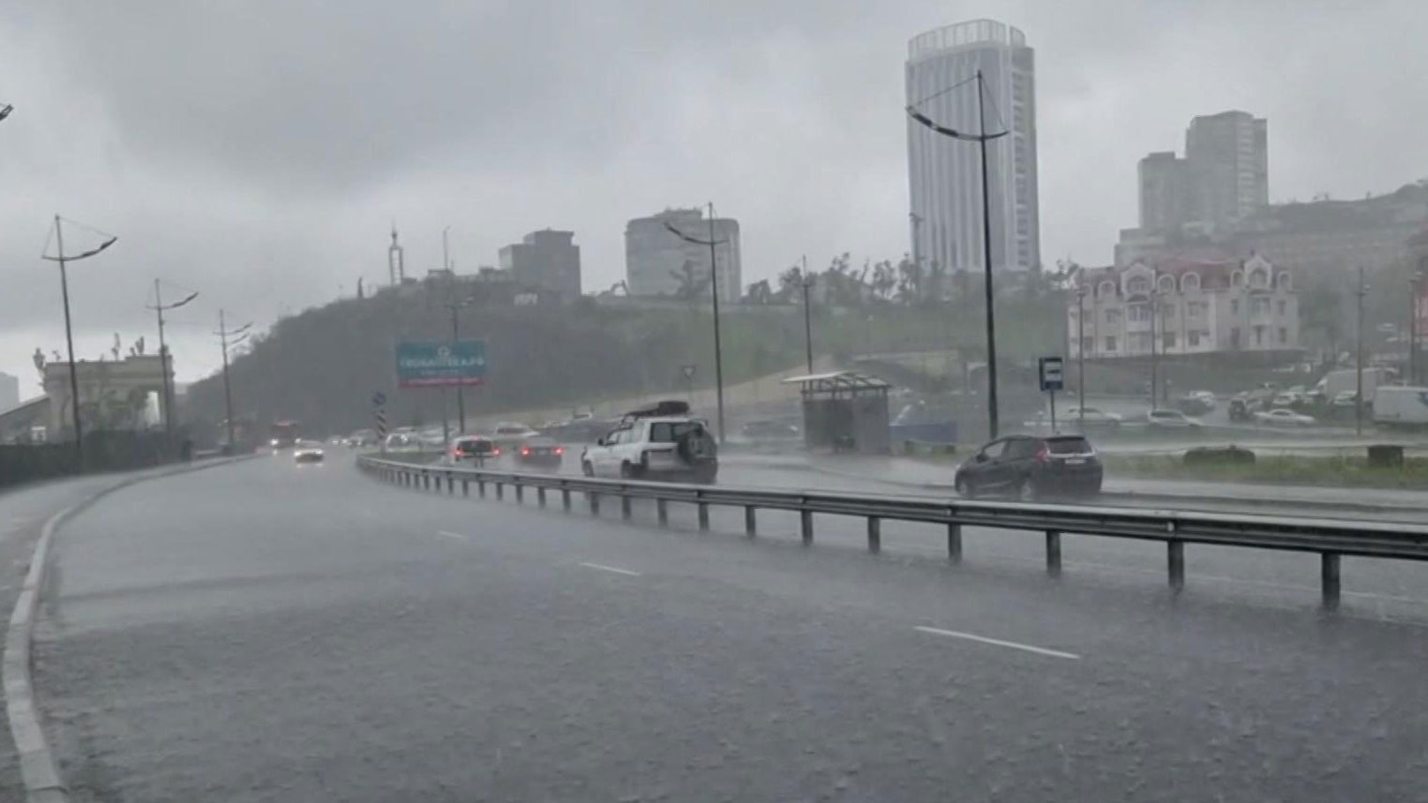 Непогода в Приморье не ограничится потопом во Владивостоке