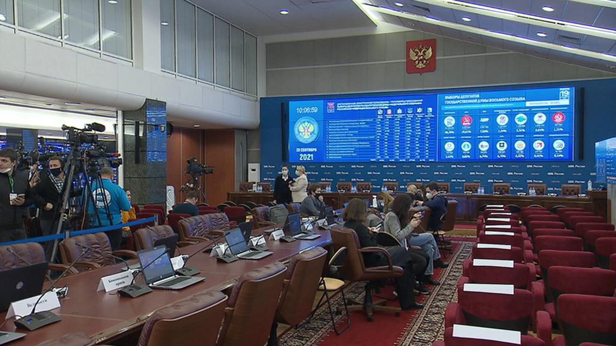 Центризбирком передал 12 мандатов по спискам "Единой России"