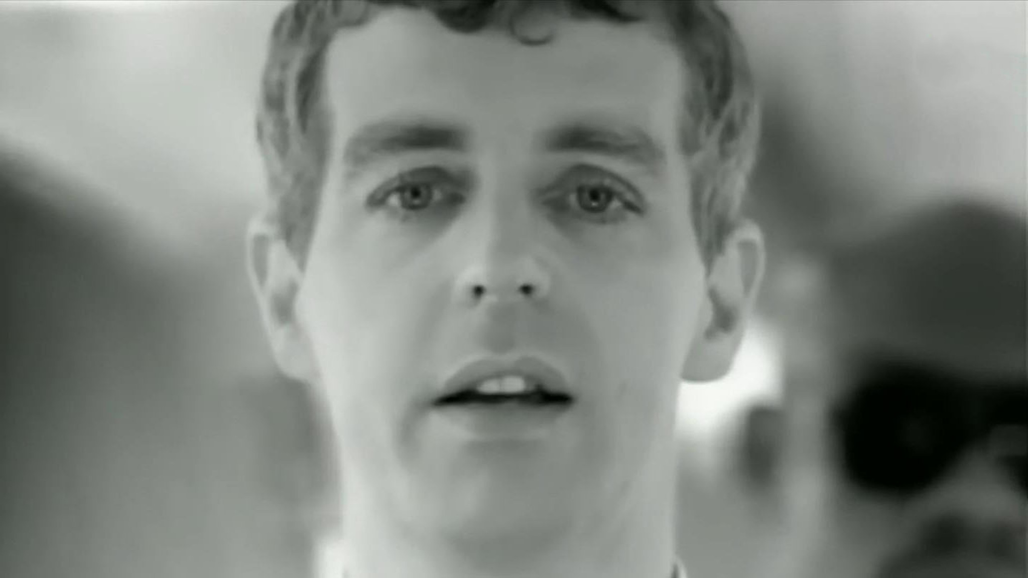 62 года клавишнику группы "Pet Shop Boys" Крису Лоу