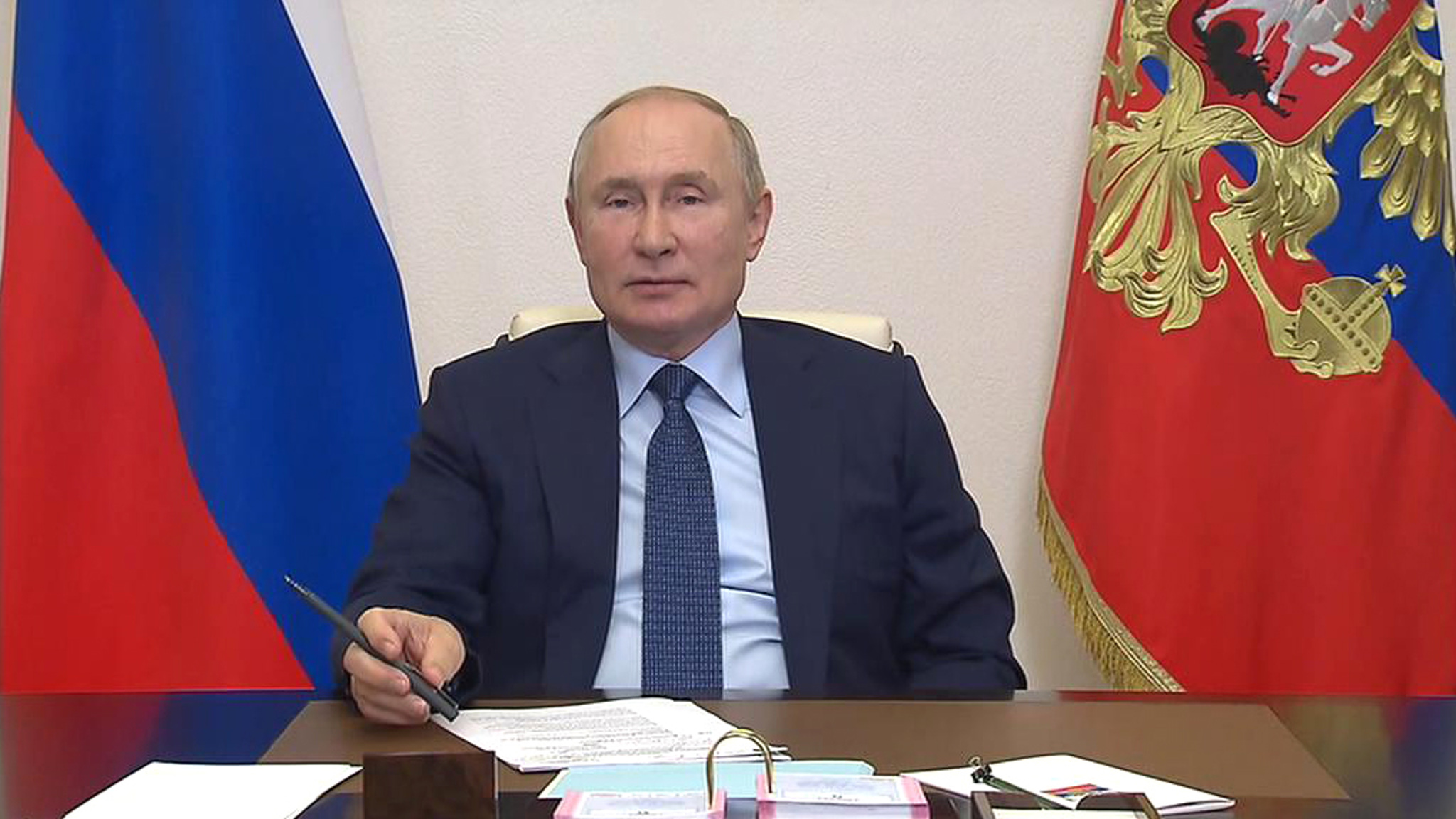 Путин поздравил учителей с праздником