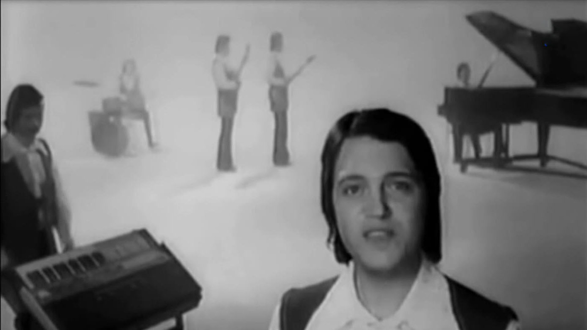 5 октября 1966 года состоялся первый концерт ВИА "Поющие гитары"
