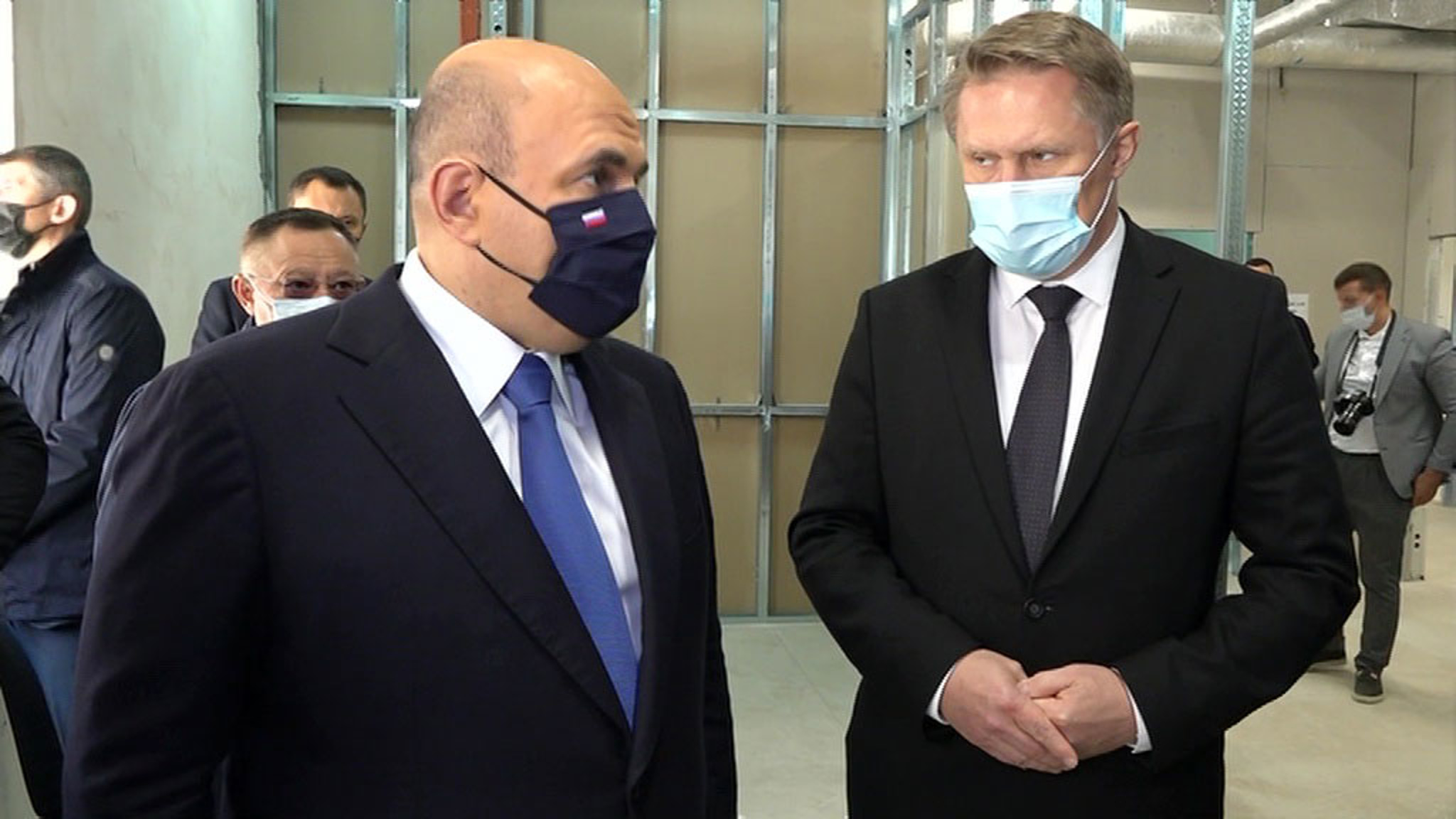 Мишустин в Курске посетил строящуюся ковидную больницу