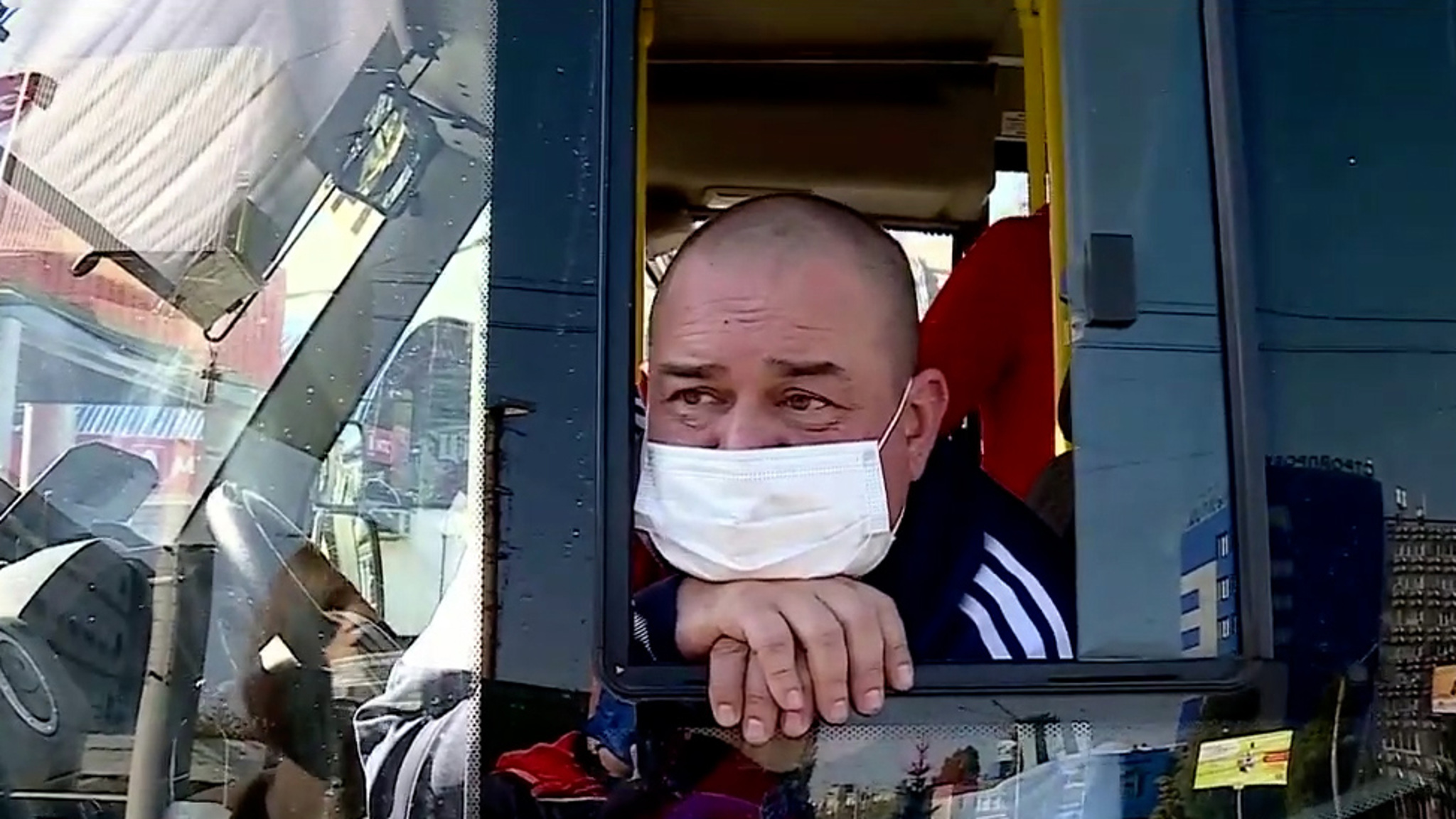 Соблюдение масочного режима начали проверять в Саратове