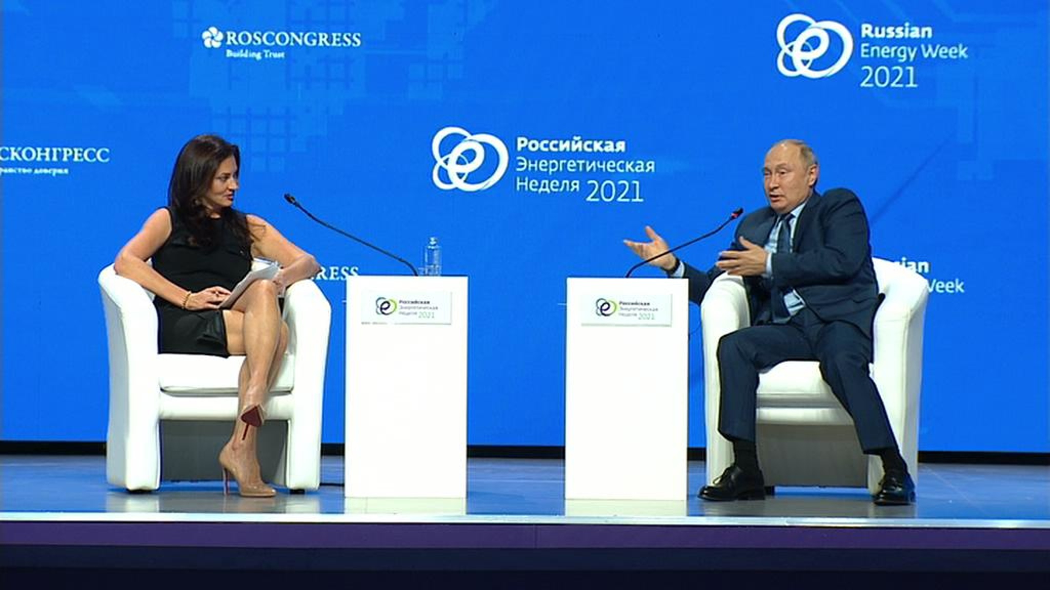 "Я ей говорю одно, а она мне другое": Путин осадил журналистку