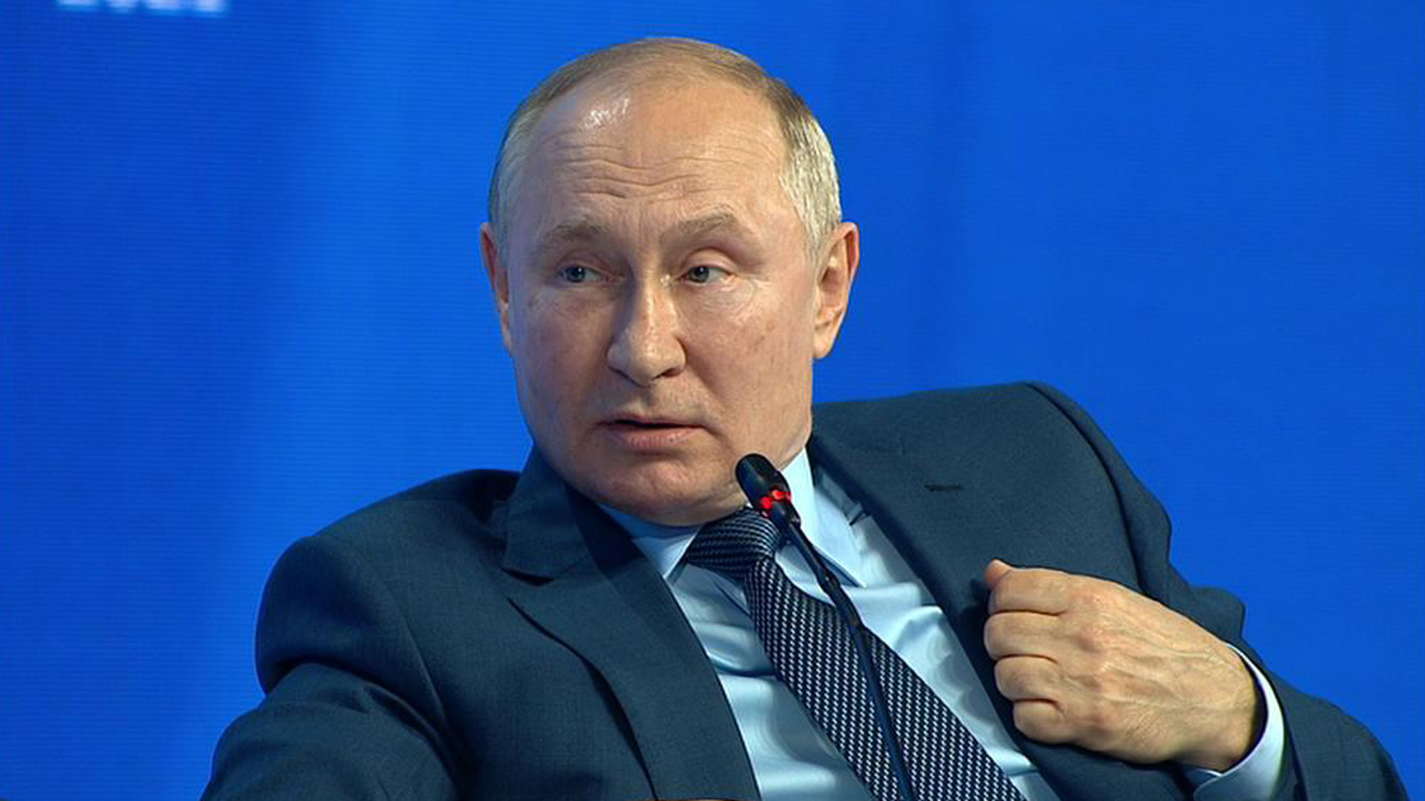 Путин объяснил, почему так и не заразился коронавирусом