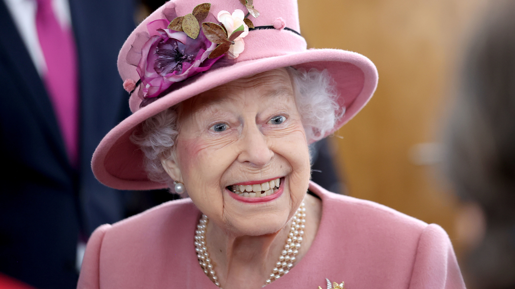 96-летие Елизаветы II отметили орудийными салютами